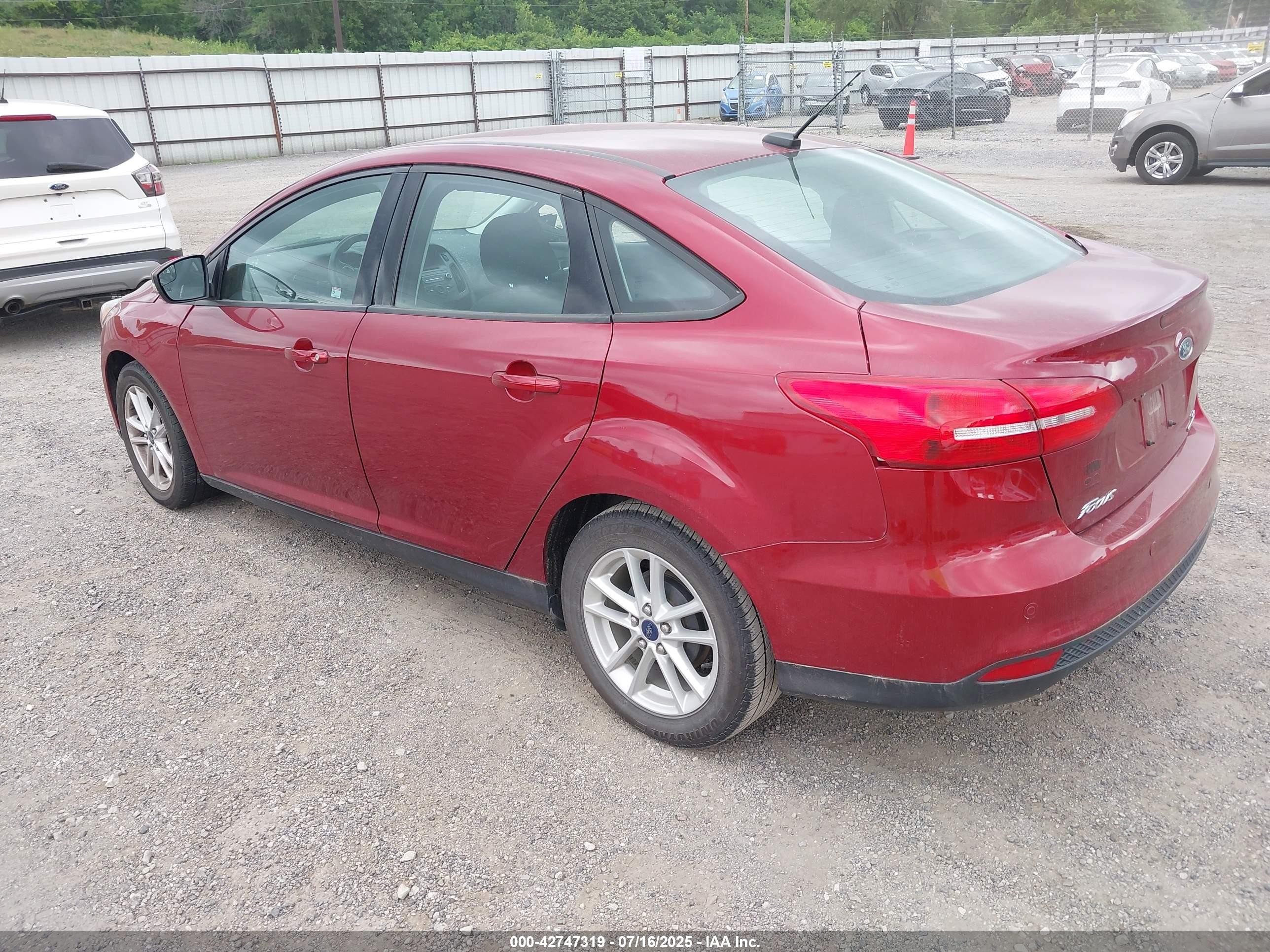 2015 Ford Focus Se Red vin: 1FADP3F23FL241958