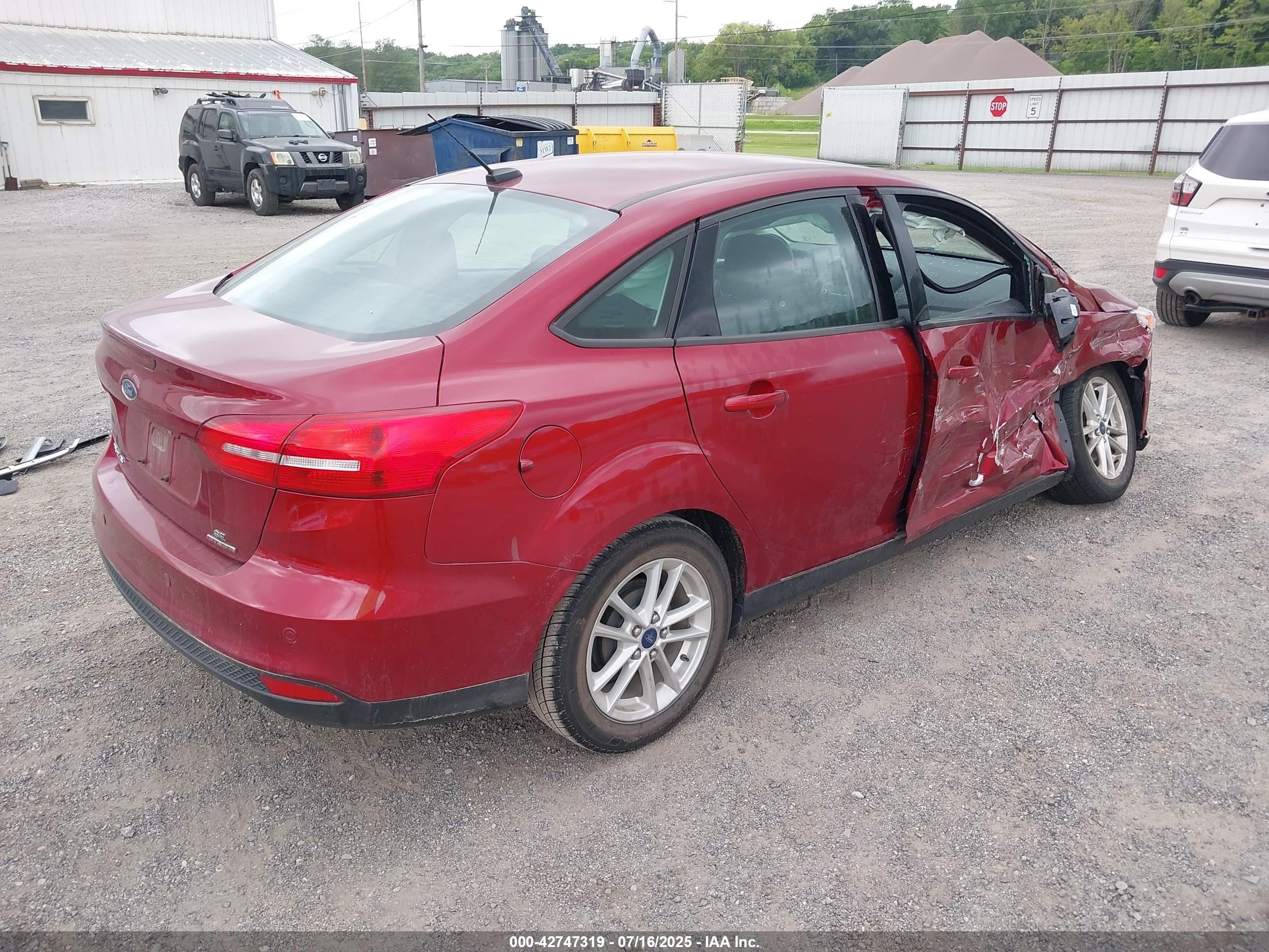 2015 Ford Focus Se Red vin: 1FADP3F23FL241958