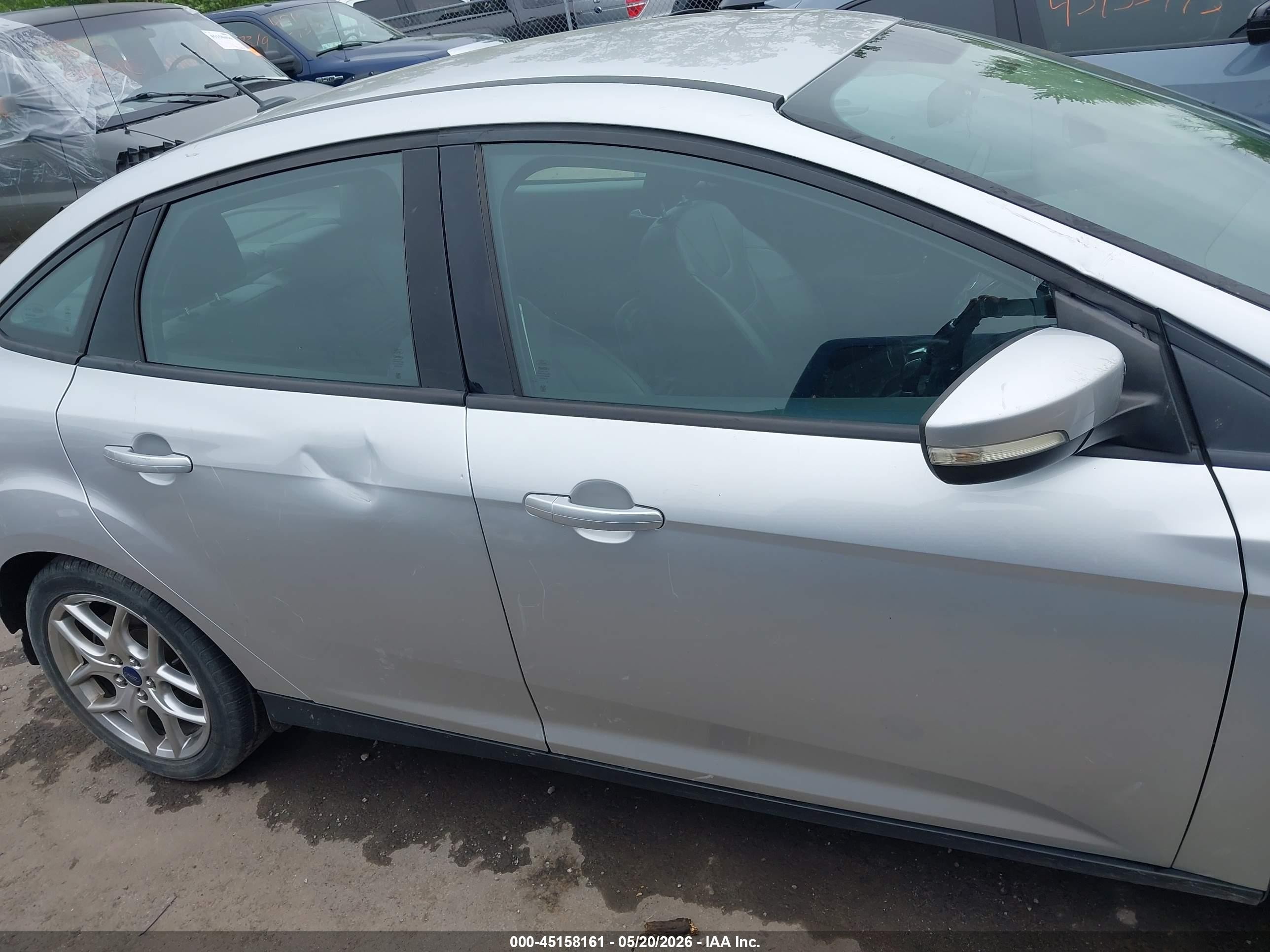 2015 Ford Focus Se Silver vin: 1FADP3F23FL247579