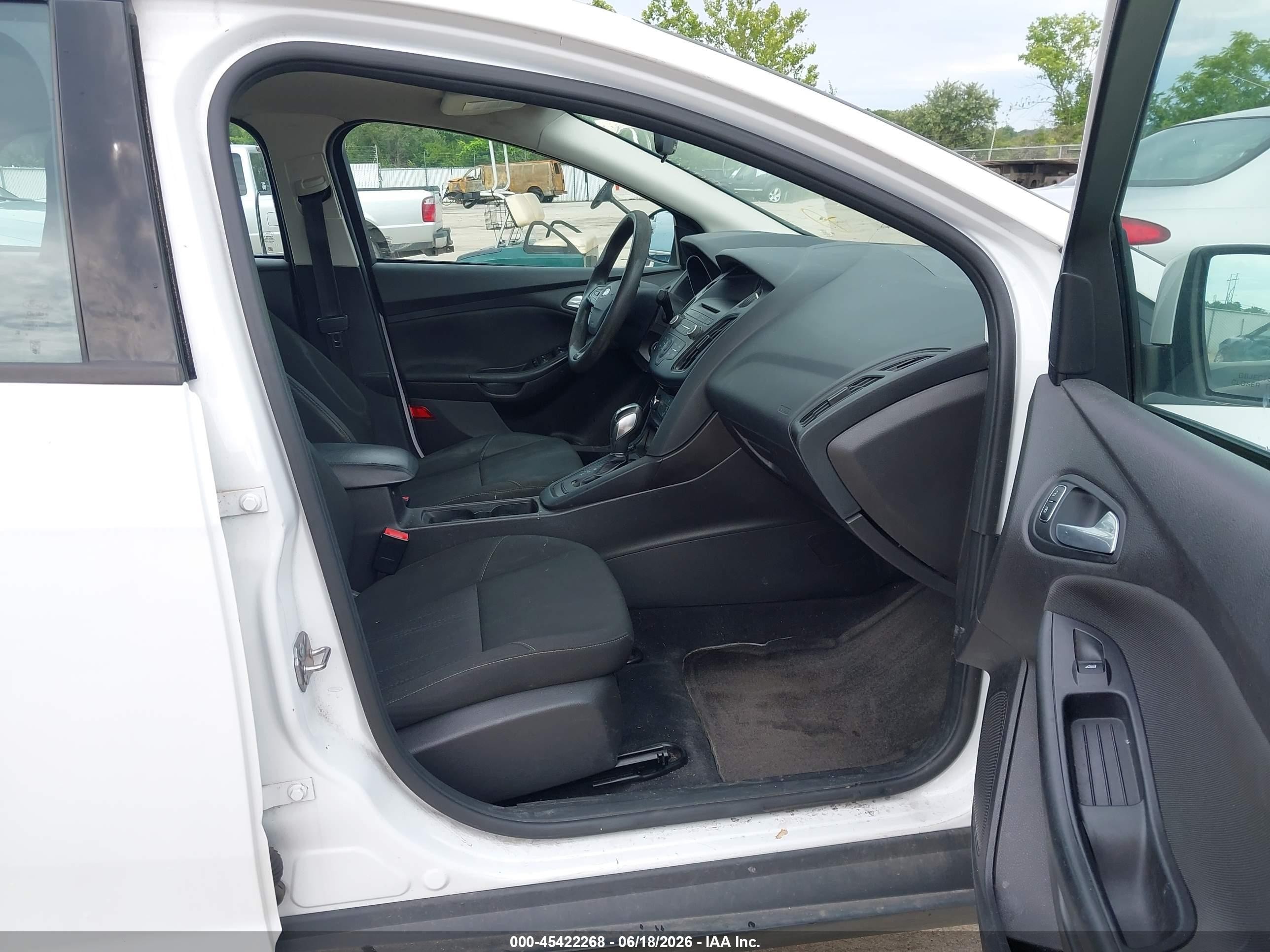 2015 Ford Focus Se White vin: 1FADP3F23FL250059