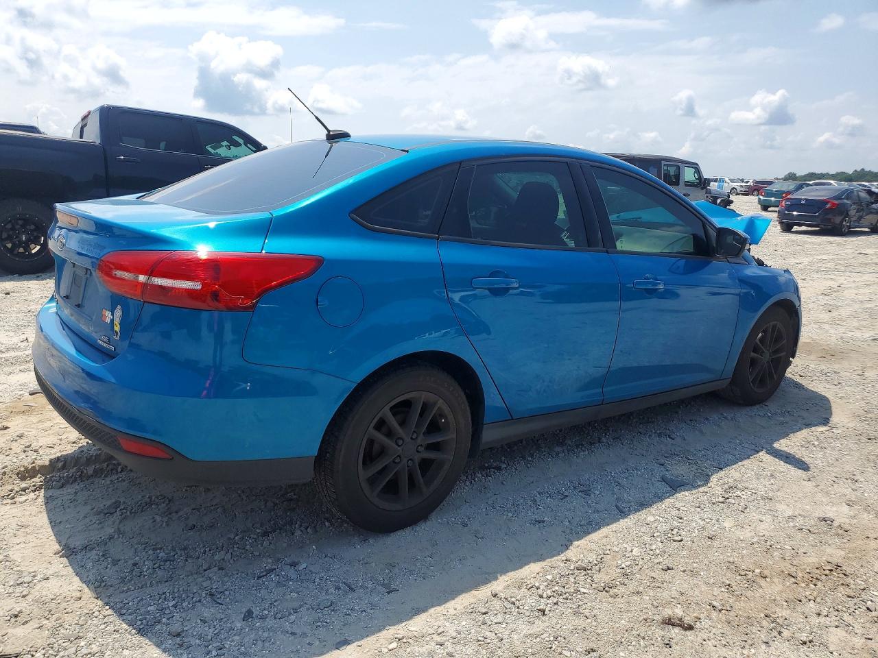 2015 Ford Focus Se Blue vin: 1FADP3F23FL271140