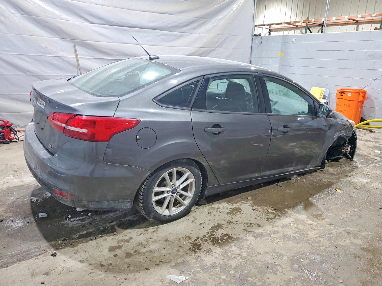 2015 Ford Focus Se Gray vin: 1FADP3F23FL272739