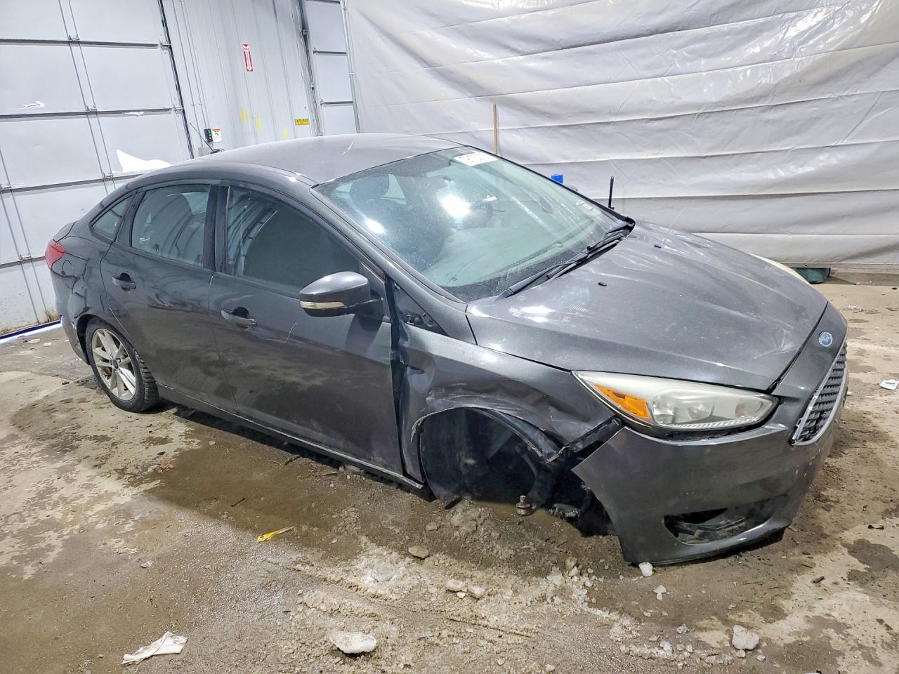 2015 Ford Focus Se Gray vin: 1FADP3F23FL272739