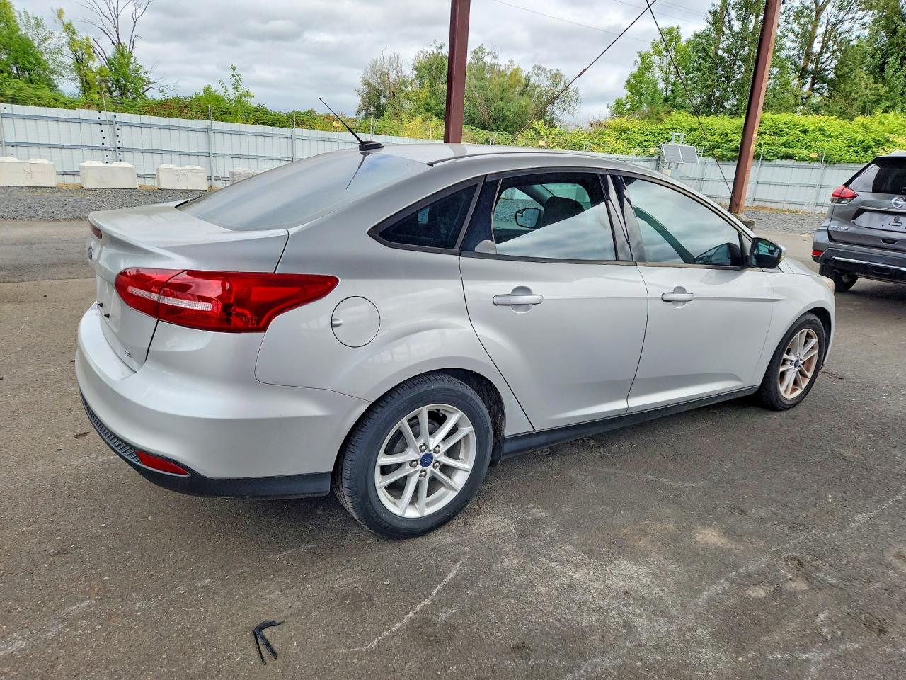 2015 Ford Focus Se Silver vin: 1FADP3F23FL277018