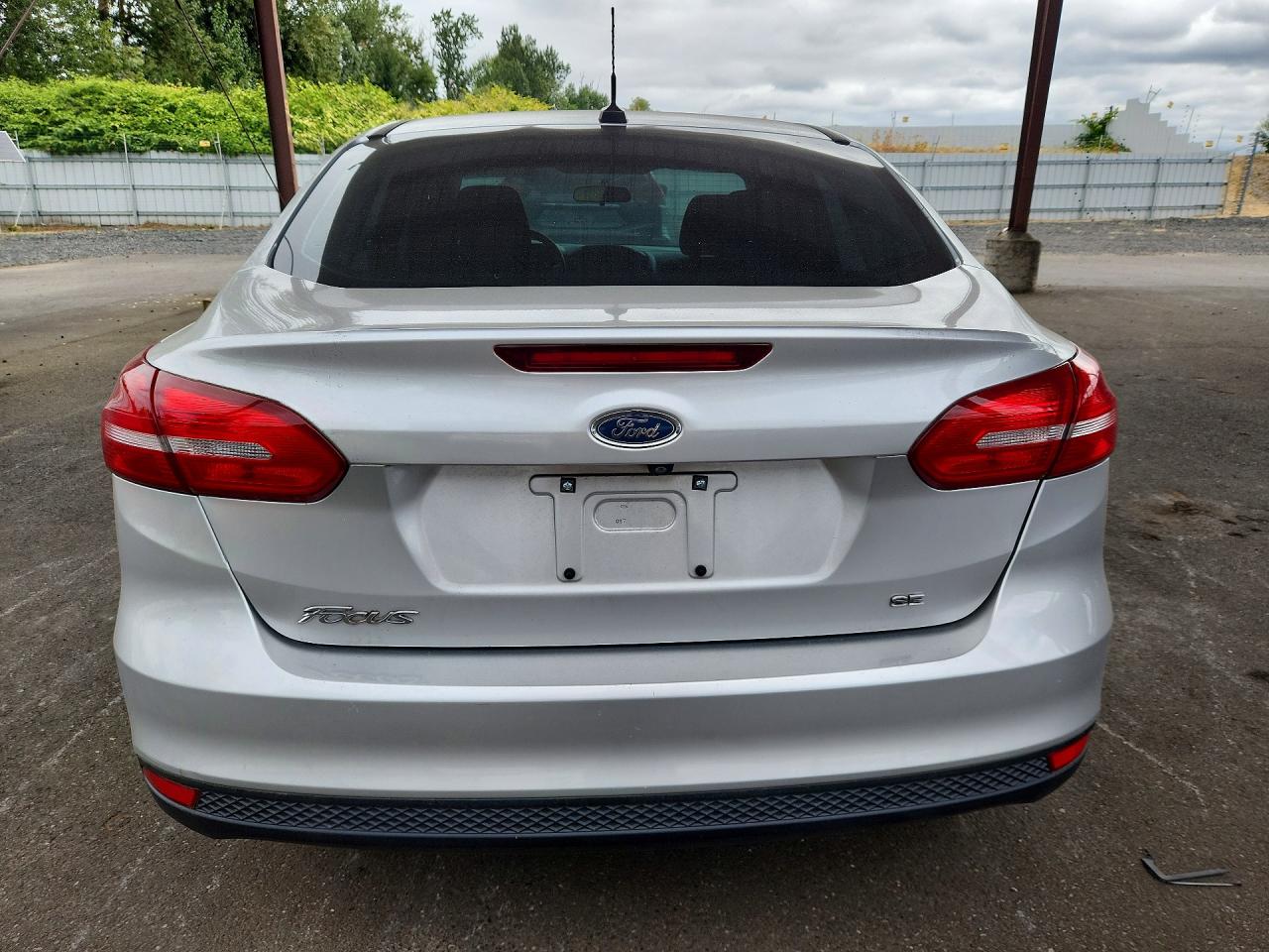 2015 Ford Focus Se Silver vin: 1FADP3F23FL277018