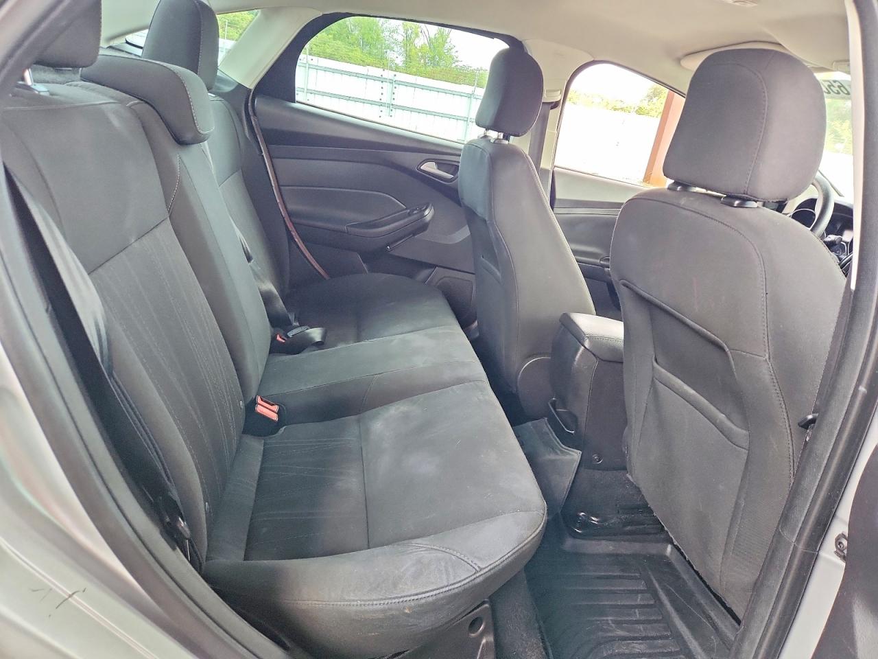 2015 Ford Focus Se Silver vin: 1FADP3F23FL277018