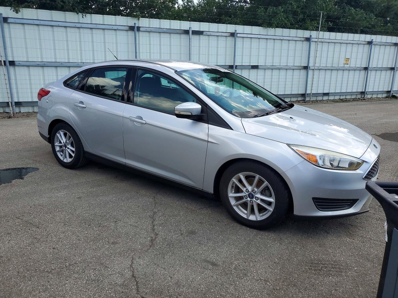 2015 Ford Focus Se Silver vin: 1FADP3F23FL280498