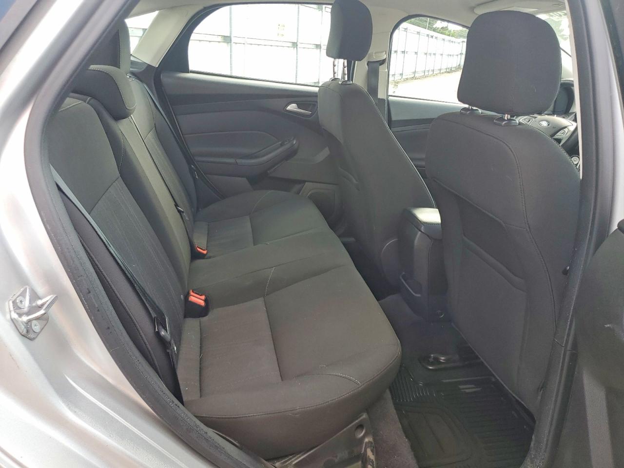 2015 Ford Focus Se Silver vin: 1FADP3F23FL280498