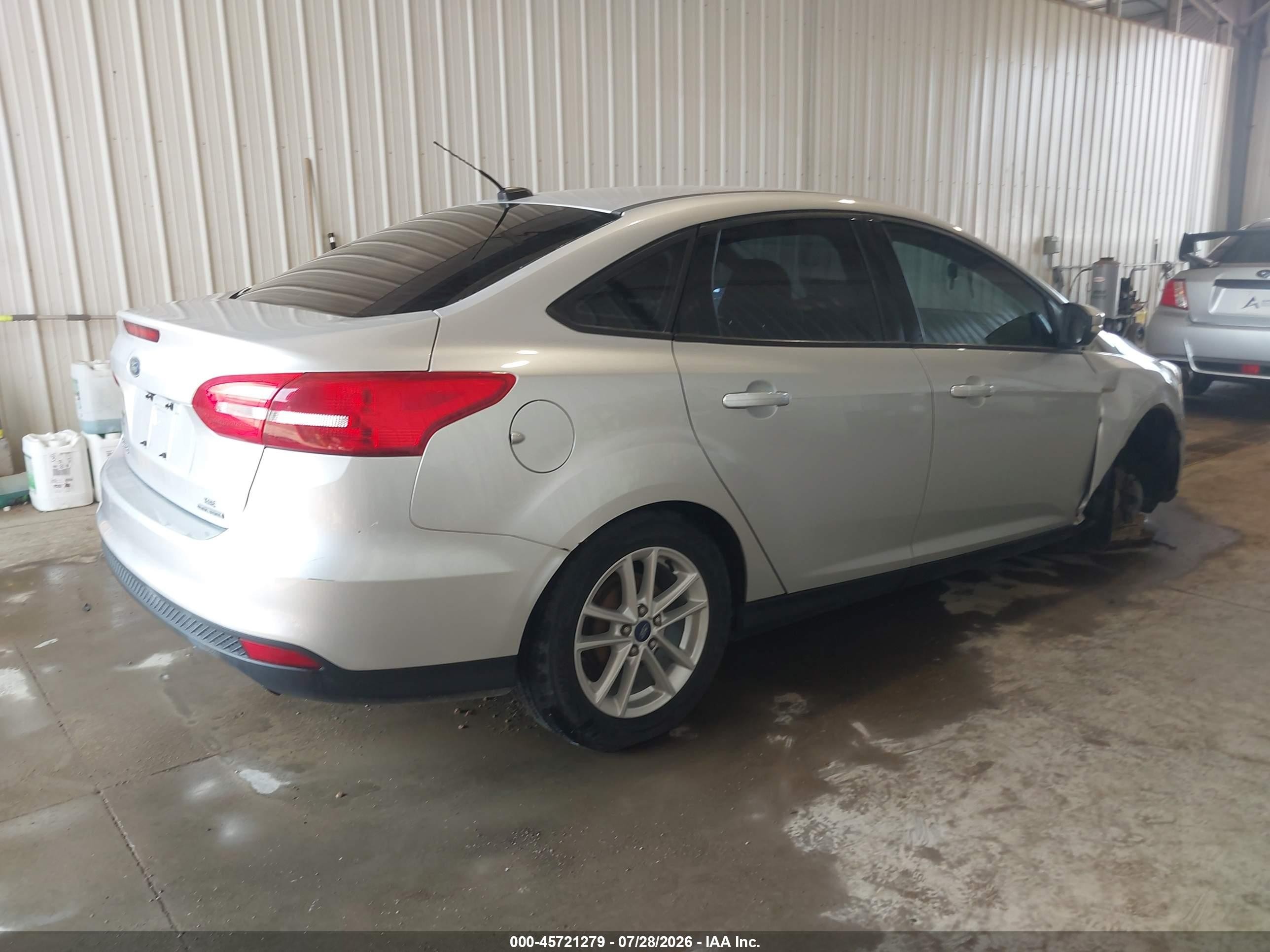 2015 Ford Focus Se Silver vin: 1FADP3F23FL281232