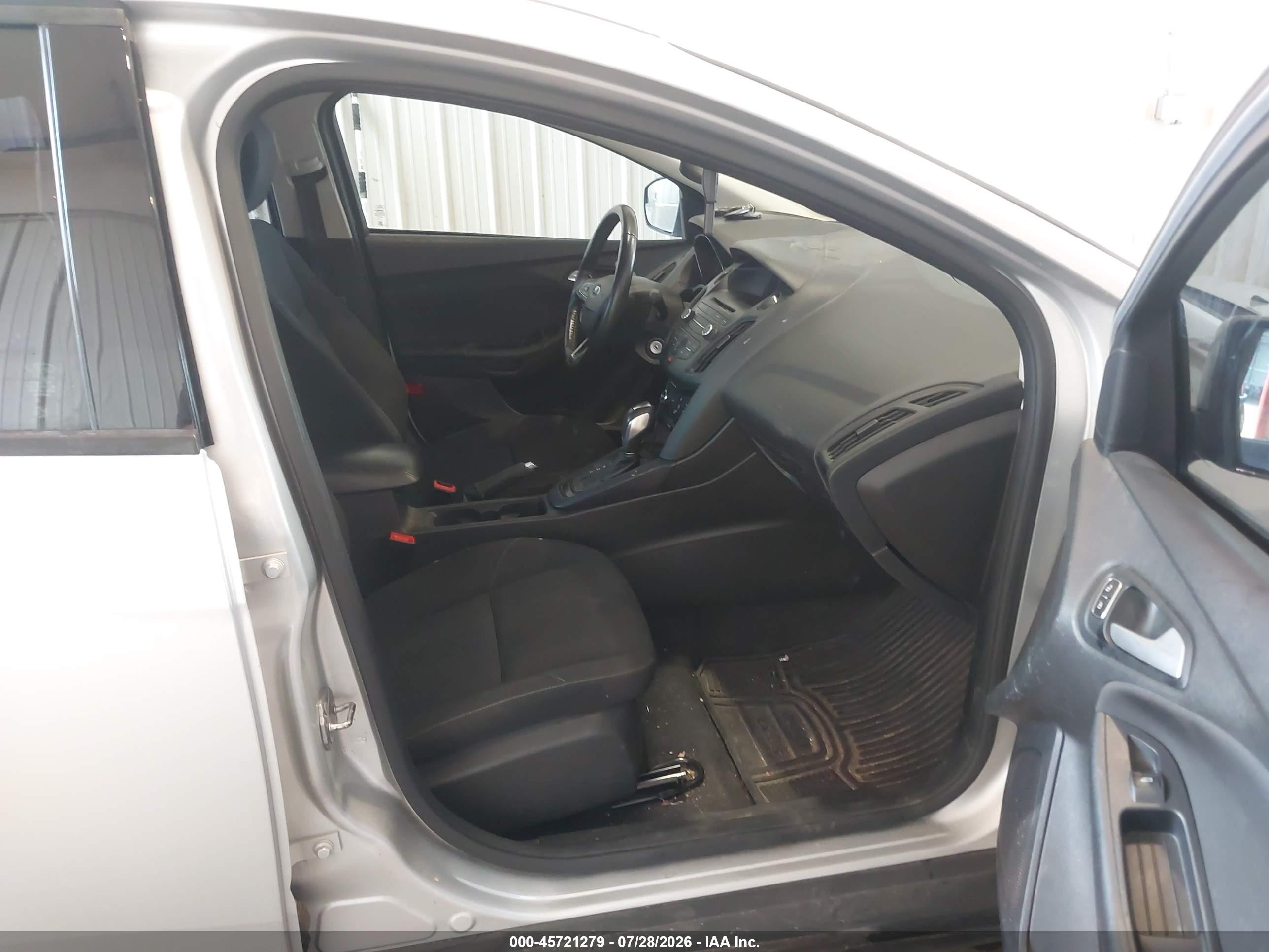 2015 Ford Focus Se Silver vin: 1FADP3F23FL281232