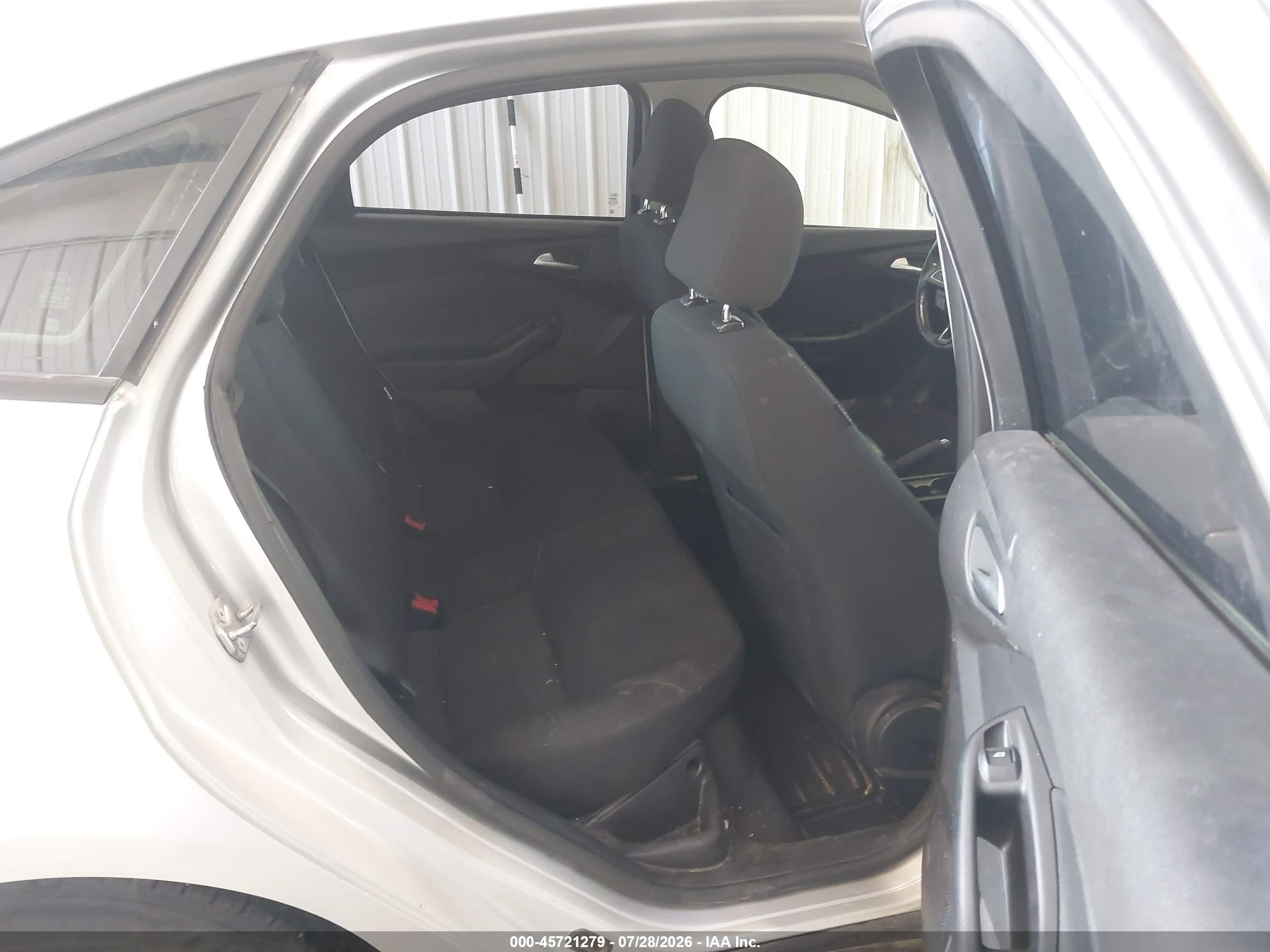 2015 Ford Focus Se Silver vin: 1FADP3F23FL281232