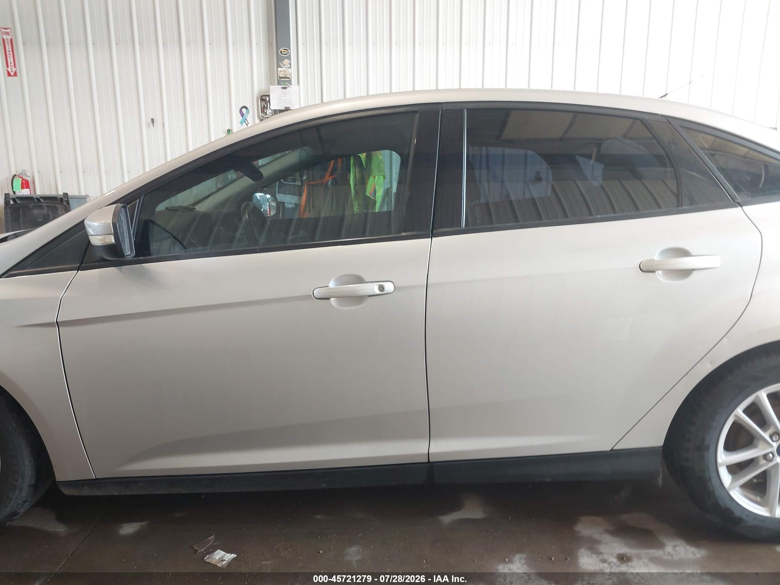 2015 Ford Focus Se Silver vin: 1FADP3F23FL281232