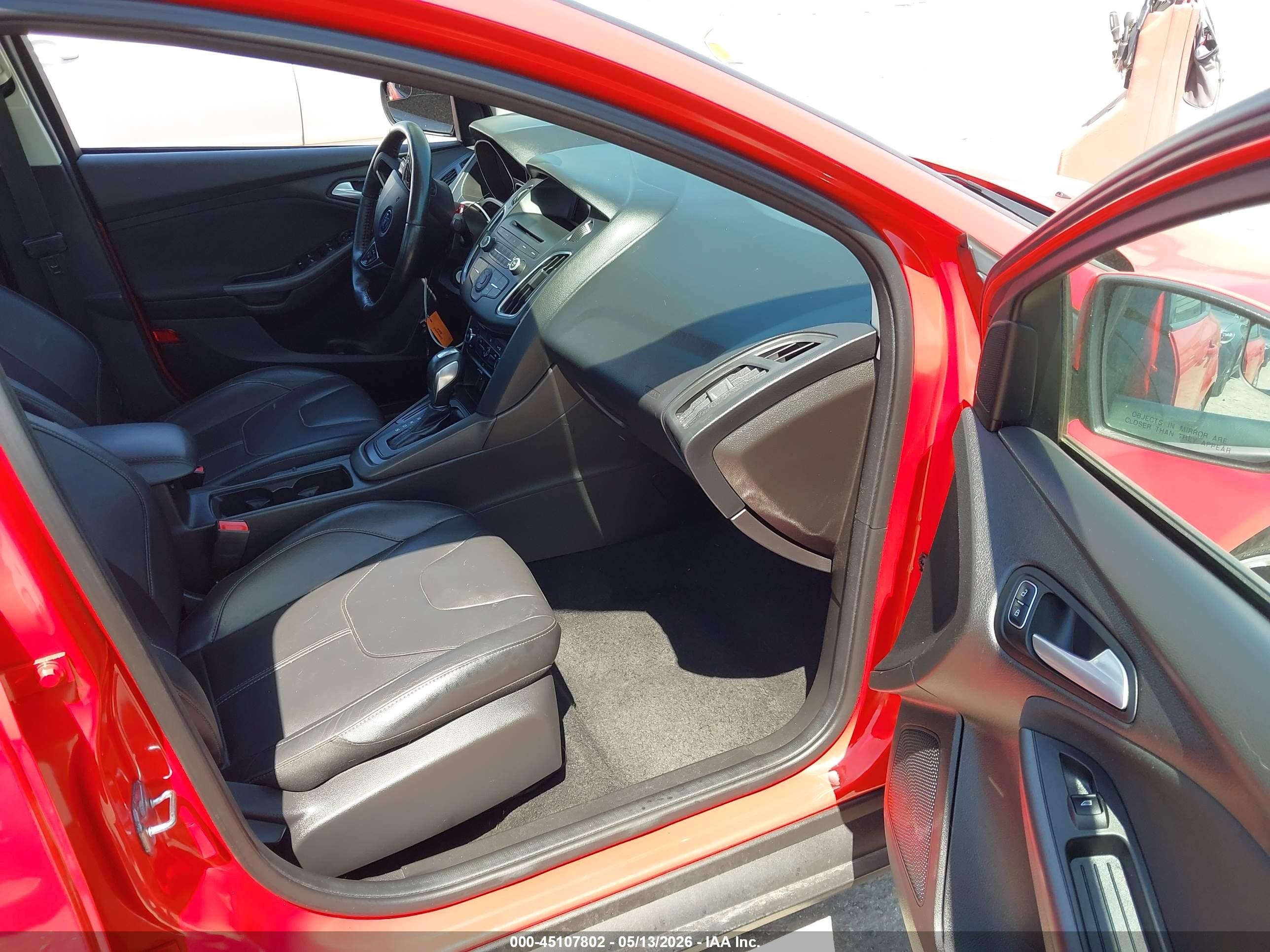 2015 Ford Focus Se Red vin: 1FADP3F23FL283238