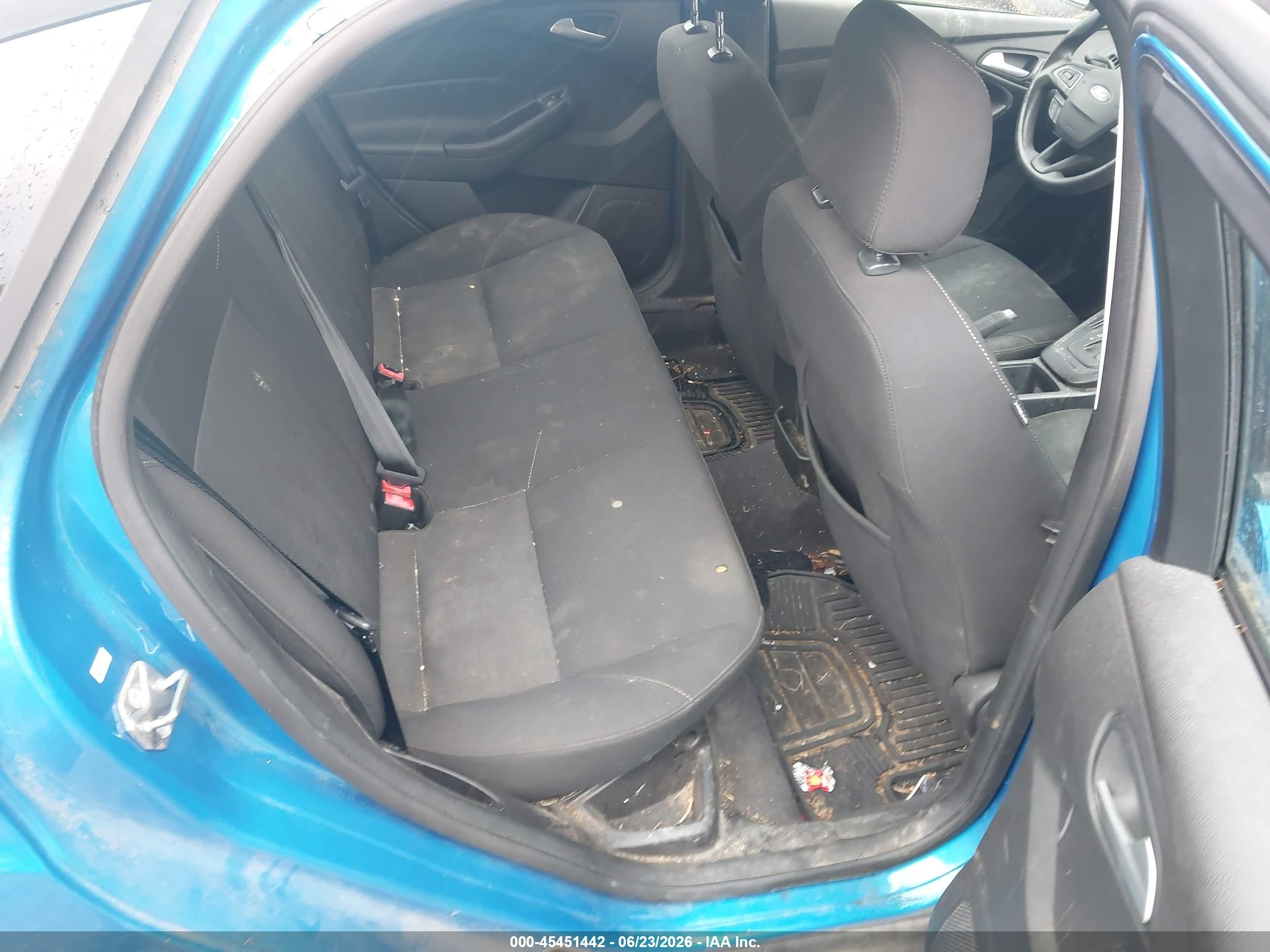 2015 Ford Focus Se Blue vin: 1FADP3F23FL286883