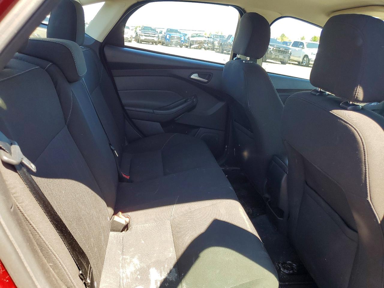 2015 Ford Focus Se Red vin: 1FADP3F23FL300135