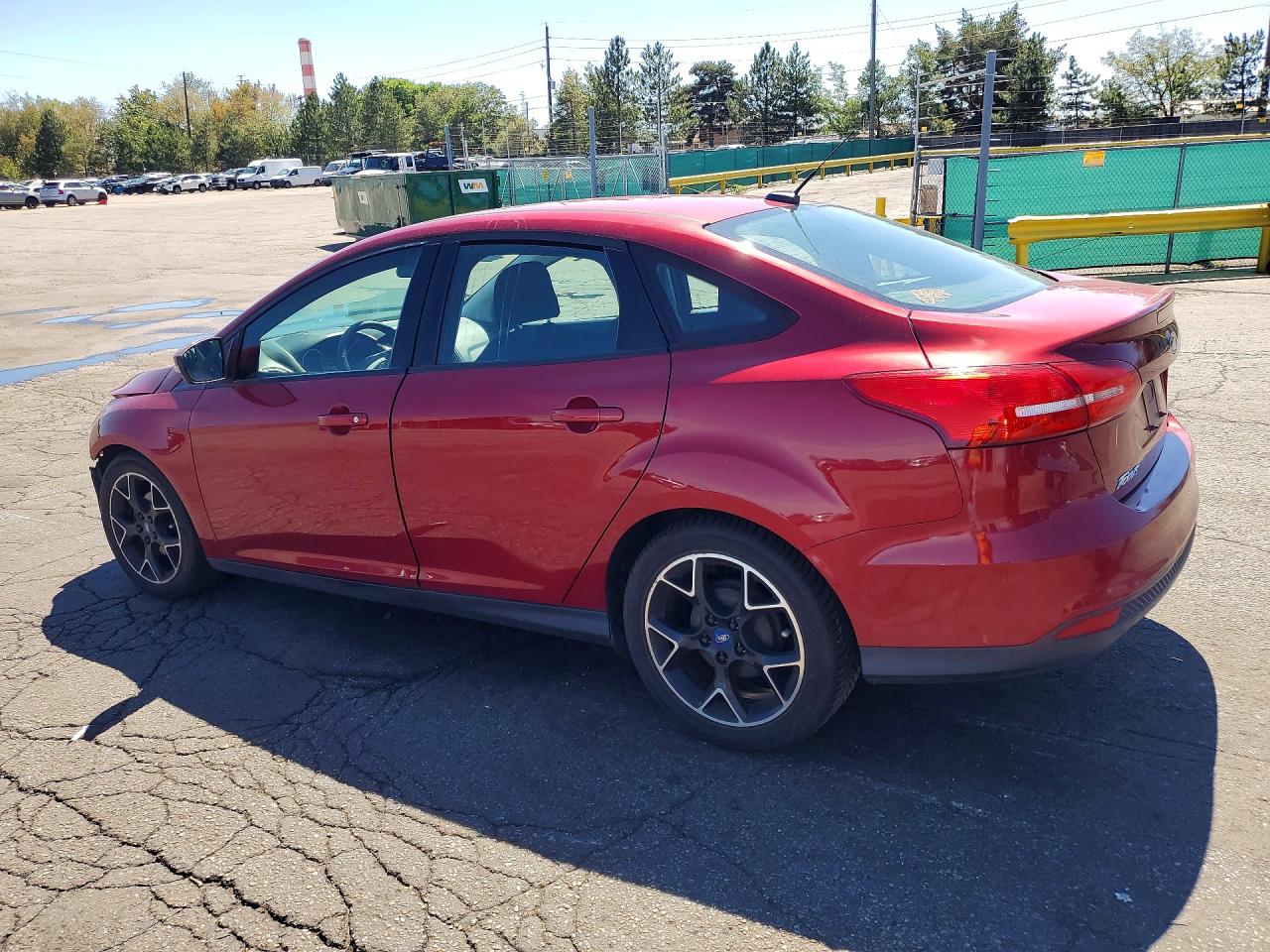 2015 Ford Focus Se Red vin: 1FADP3F23FL300135