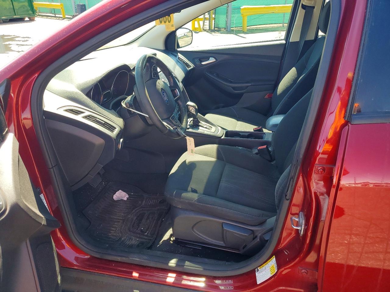 2015 Ford Focus Se Red vin: 1FADP3F23FL300135