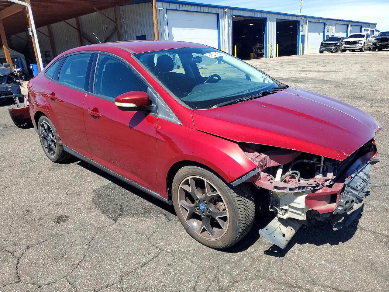 2015 Ford Focus Se Red vin: 1FADP3F23FL300135