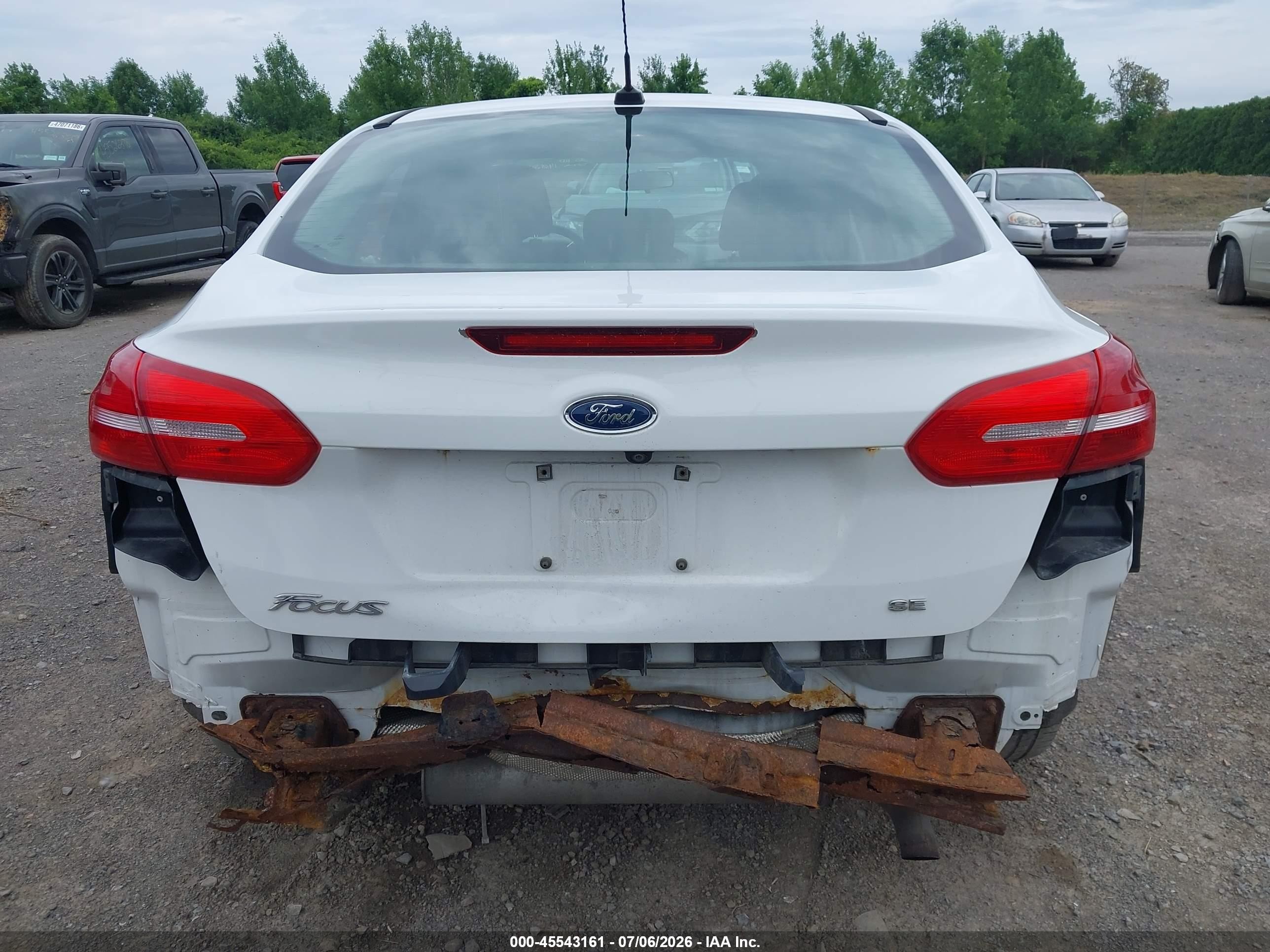 2015 Ford Focus Se White vin: 1FADP3F23FL301737