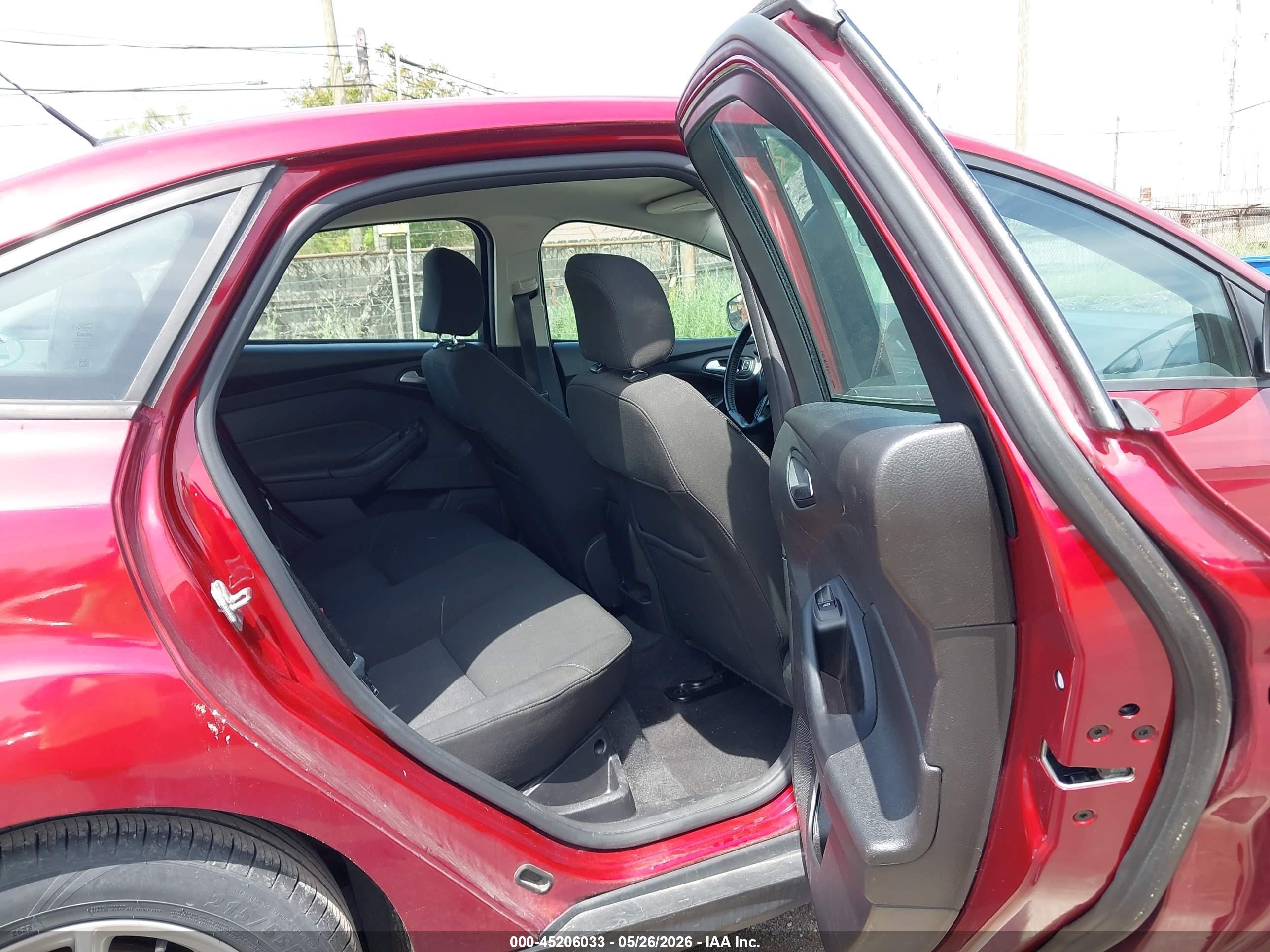 2015 Ford Focus Se Red vin: 1FADP3F23FL313113