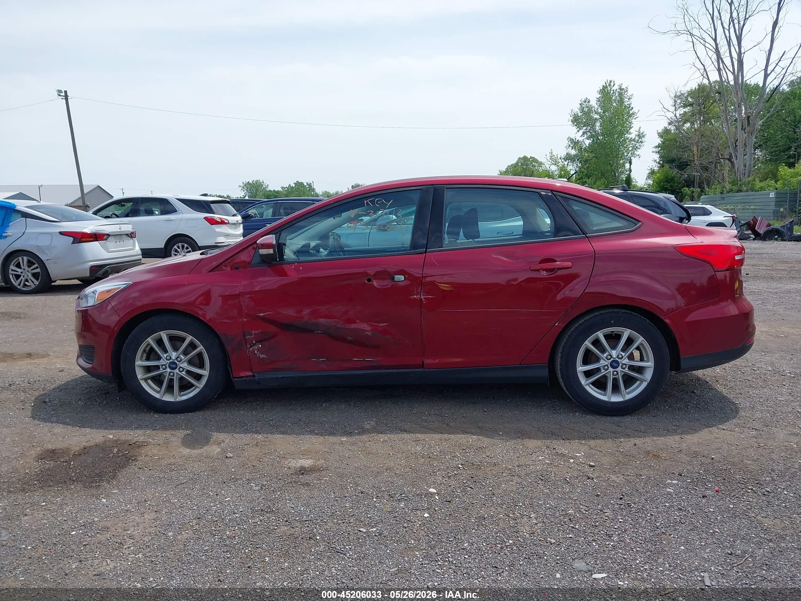 2015 Ford Focus Se Red vin: 1FADP3F23FL313113