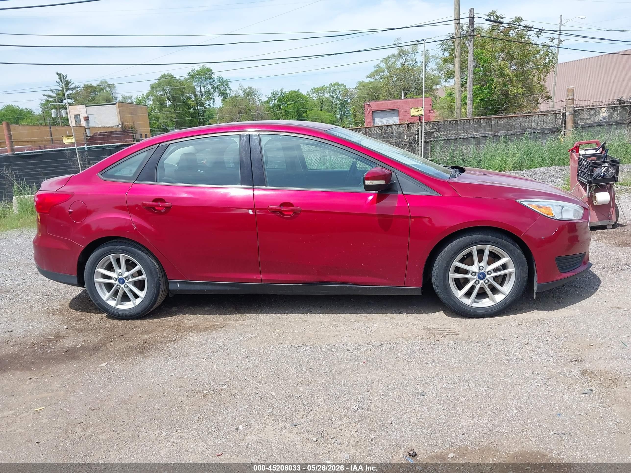 2015 Ford Focus Se Red vin: 1FADP3F23FL313113