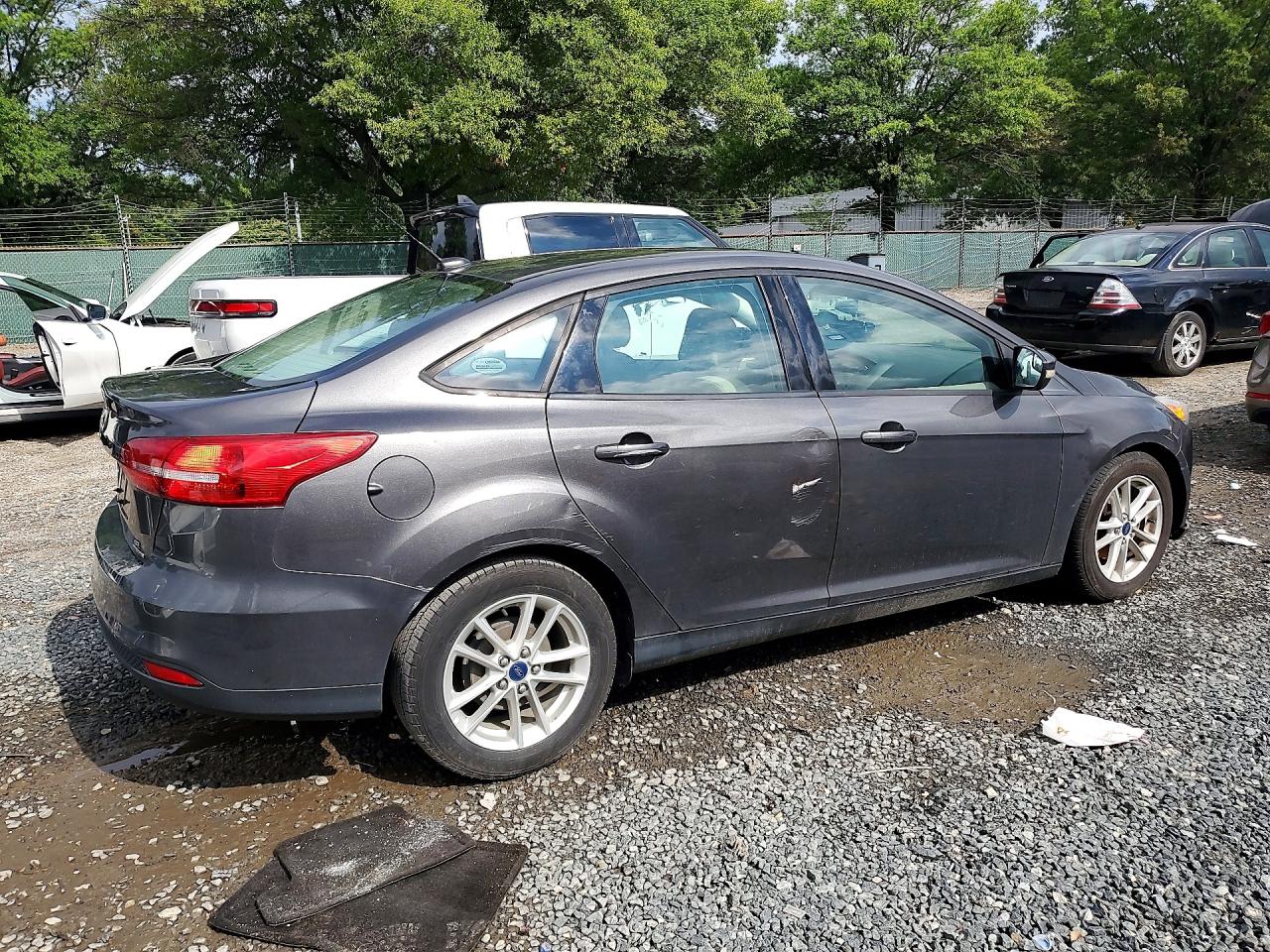 2015 Ford Focus Se Gray vin: 1FADP3F23FL317324