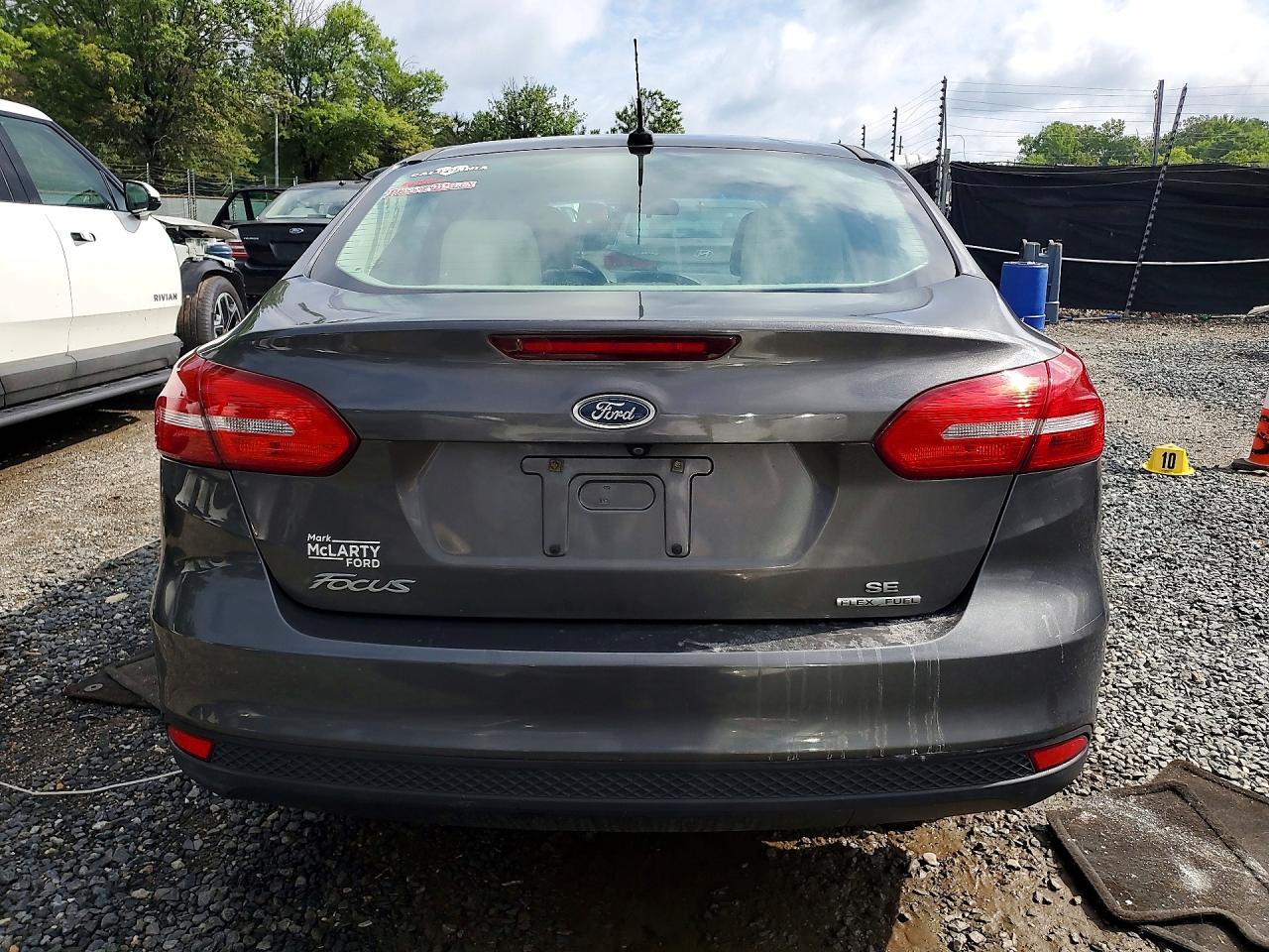 2015 Ford Focus Se Gray vin: 1FADP3F23FL317324