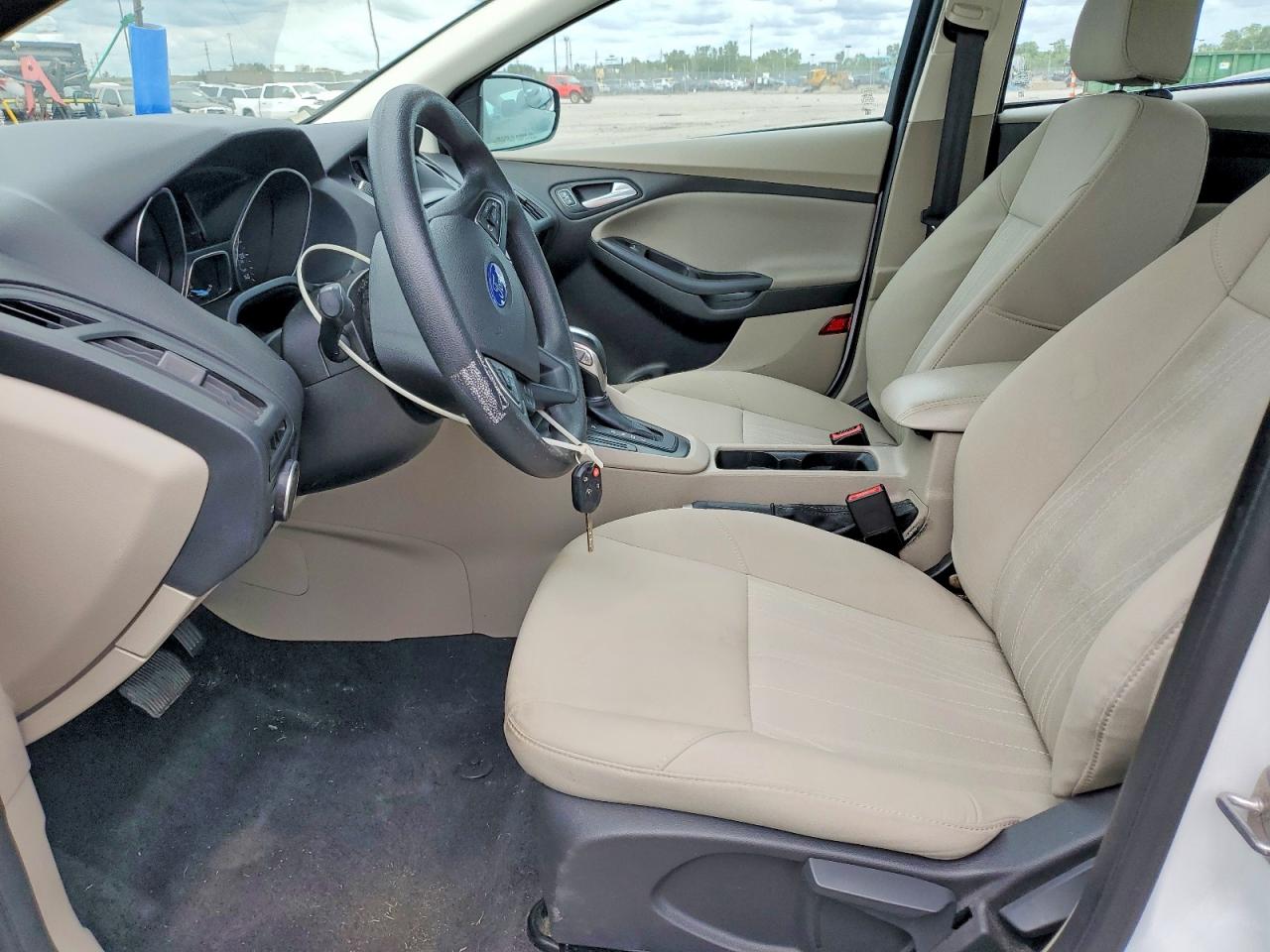 2016 Ford Focus Se White vin: 1FADP3F23GL239080