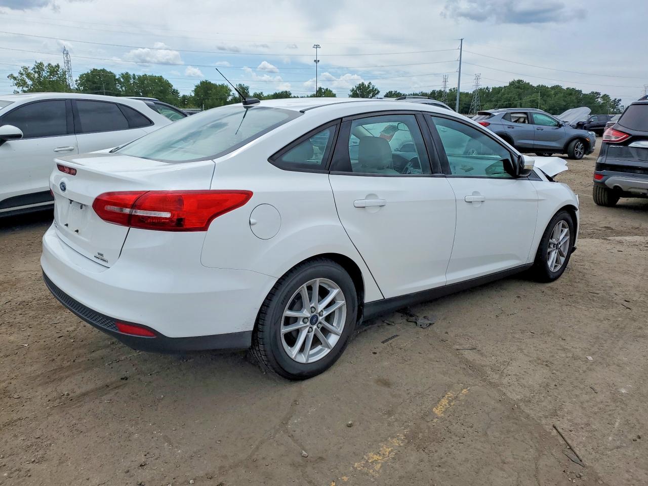 2016 Ford Focus Se White vin: 1FADP3F23GL239080