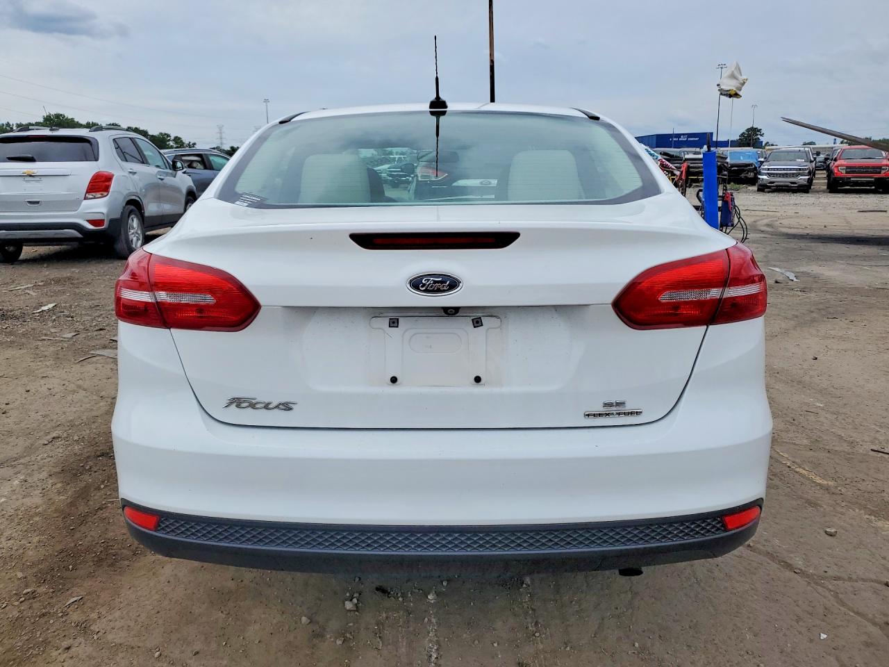 2016 Ford Focus Se White vin: 1FADP3F23GL239080