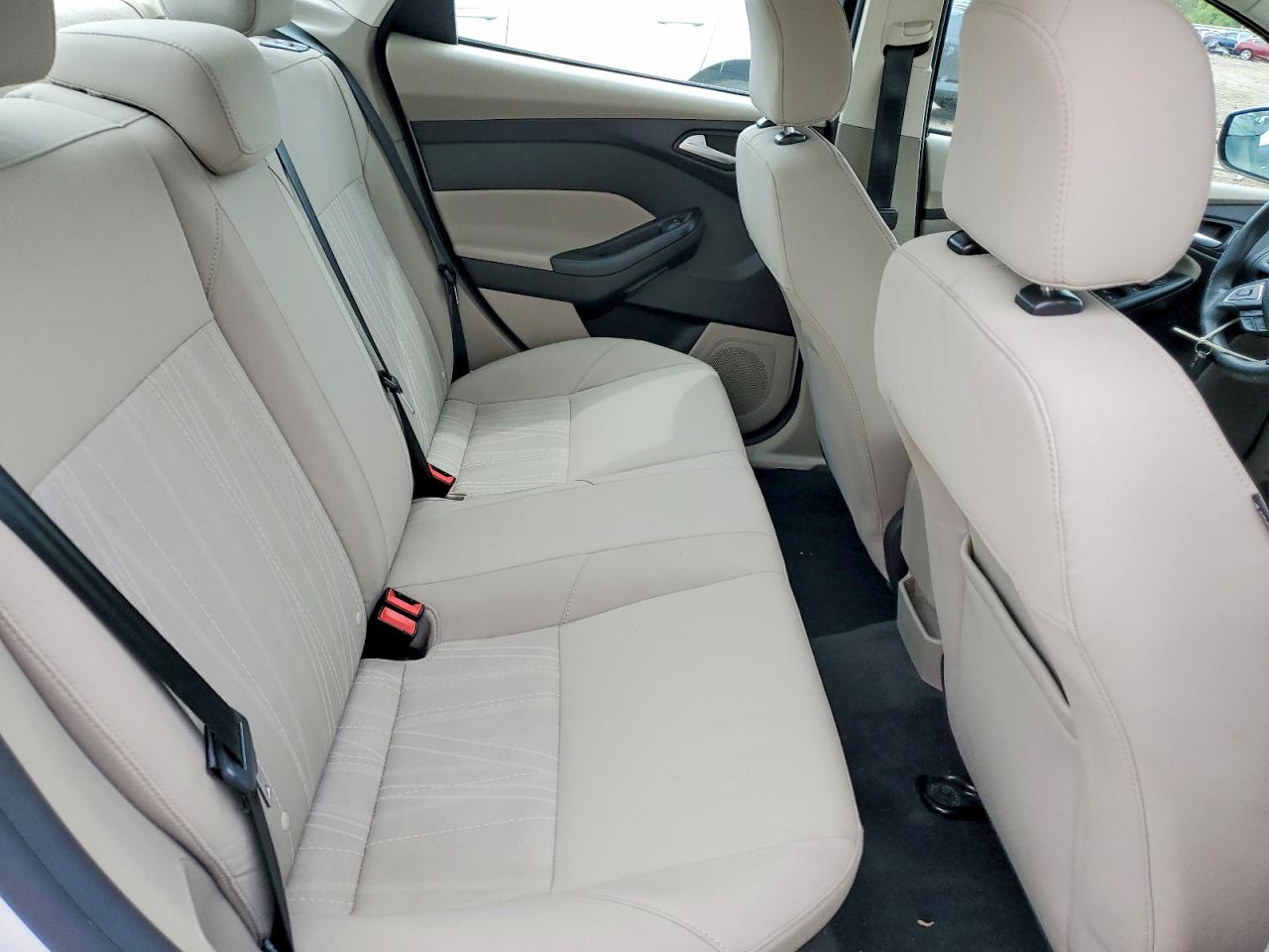 2016 Ford Focus Se White vin: 1FADP3F23GL239080