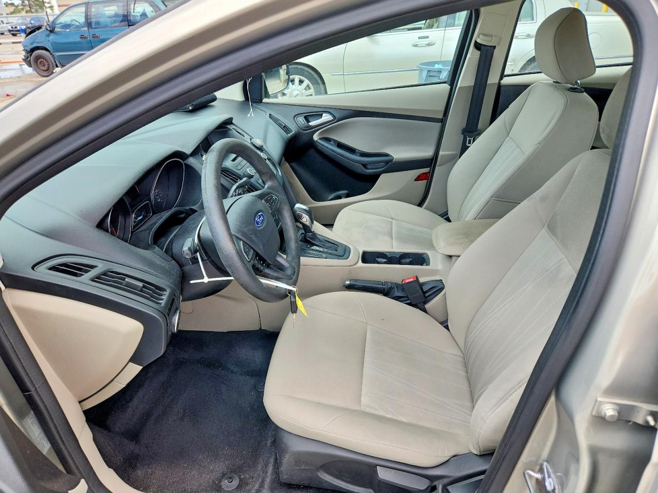 2016 Ford Focus Se Бежевый vin: 1FADP3F23GL261533