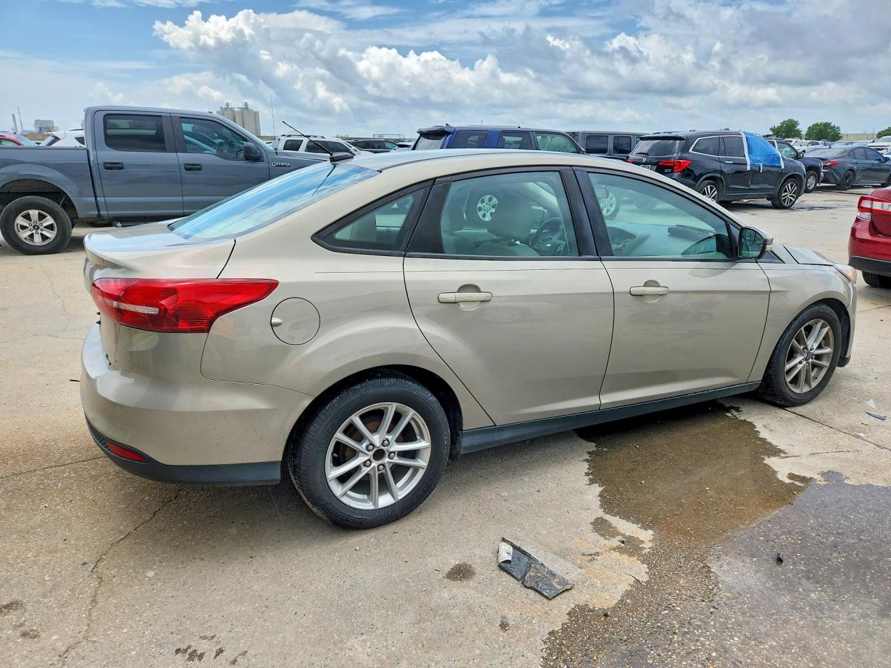 2016 Ford Focus Se Бежевый vin: 1FADP3F23GL261533