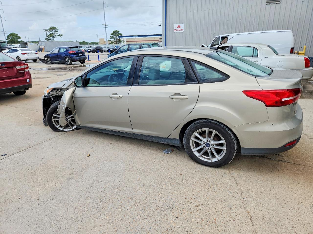2016 Ford Focus Se Бежевый vin: 1FADP3F23GL261533