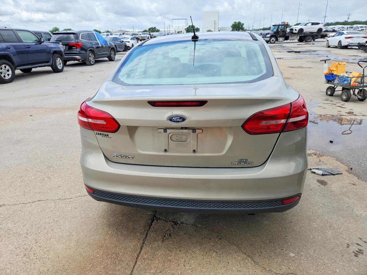 2016 Ford Focus Se Бежевый vin: 1FADP3F23GL261533