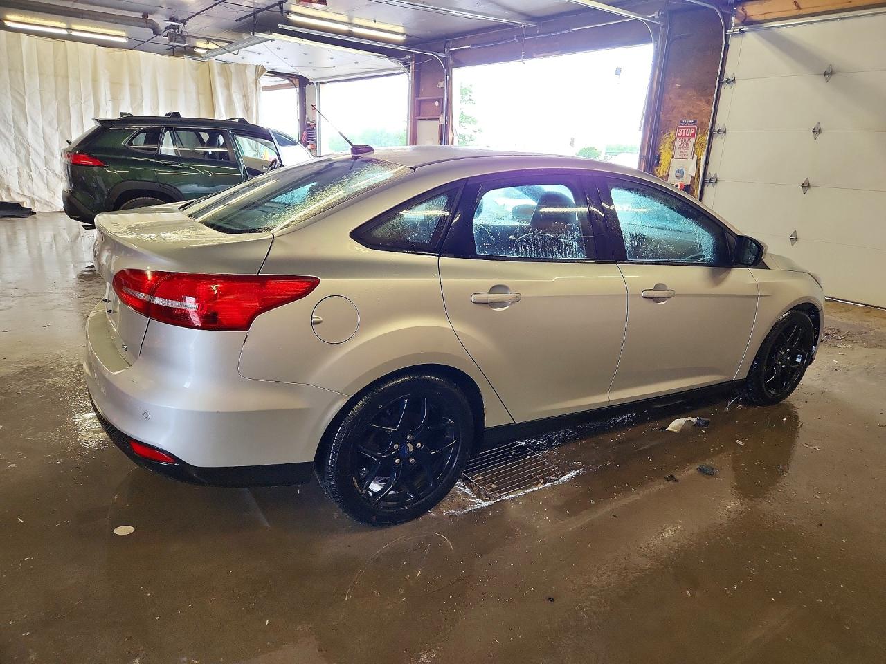 2016 Ford Focus Se Silver vin: 1FADP3F23GL321004