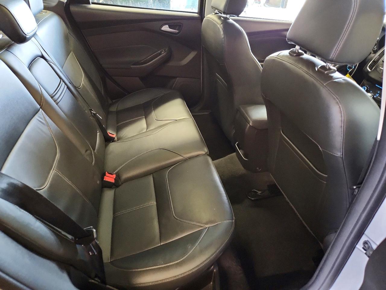 2016 Ford Focus Se Silver vin: 1FADP3F23GL321004