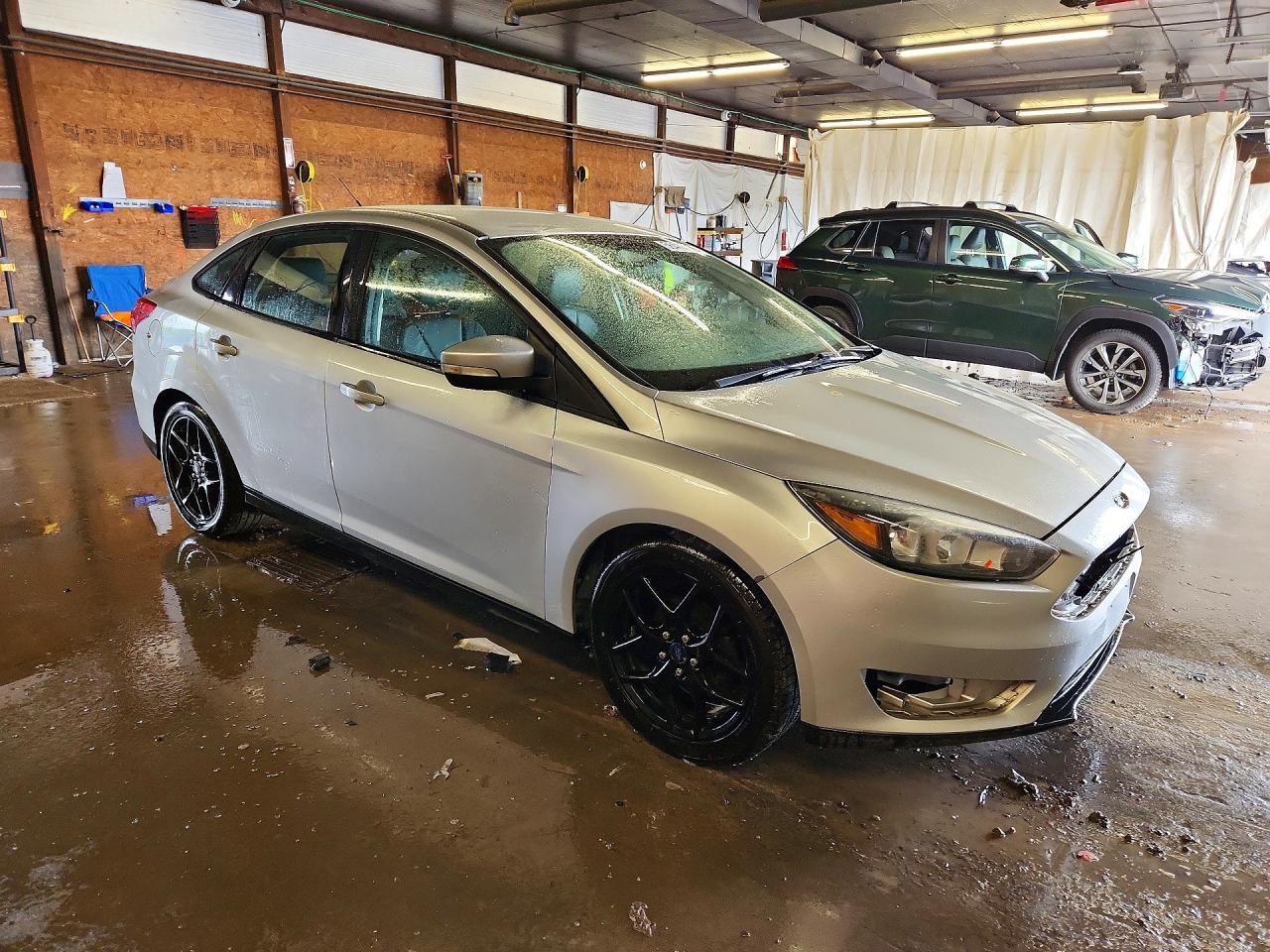 2016 Ford Focus Se Silver vin: 1FADP3F23GL321004