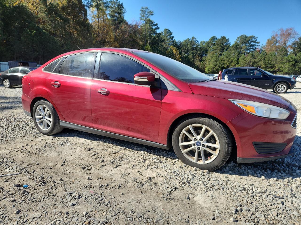 2017 Ford Focus Se Red vin: 1FADP3F23HL345756