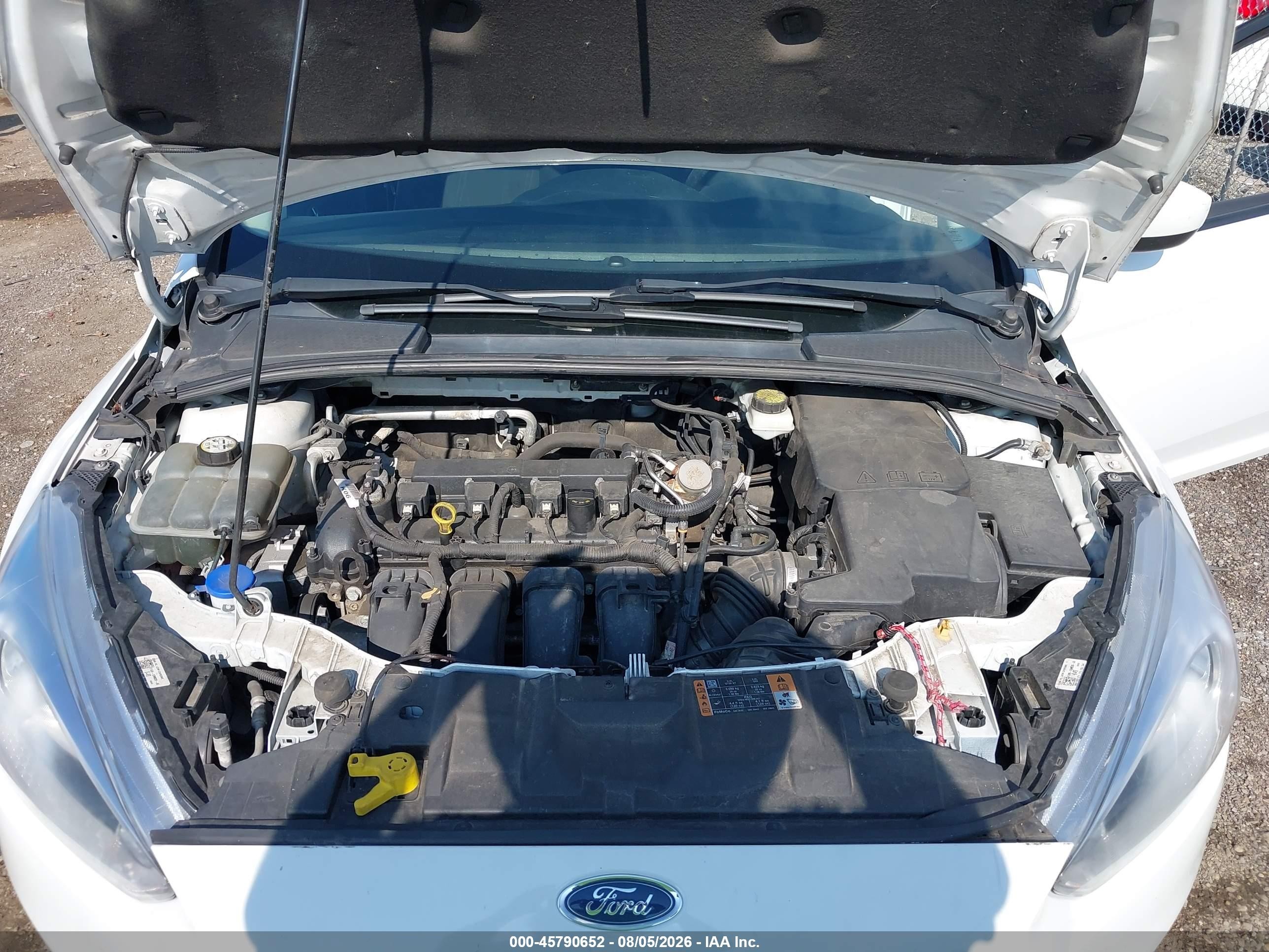 2018 Ford Focus Se White vin: 1FADP3F23JL254704