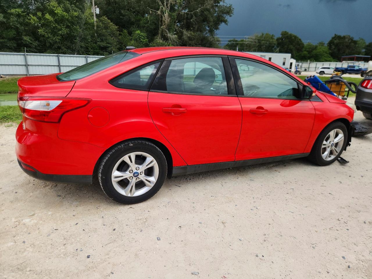2013 Ford Focus Se Red vin: 1FADP3F24DL132843