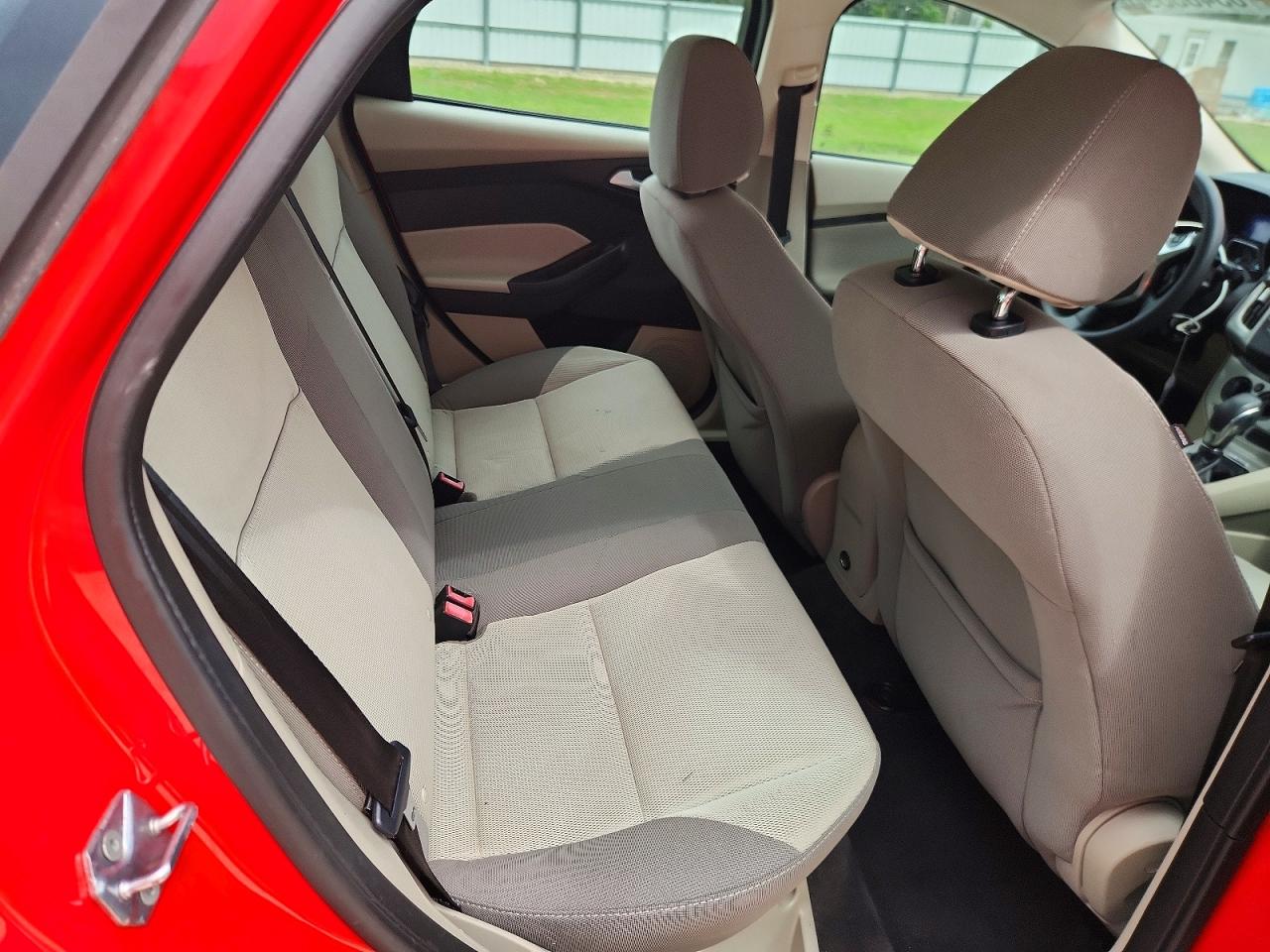 2013 Ford Focus Se Red vin: 1FADP3F24DL132843