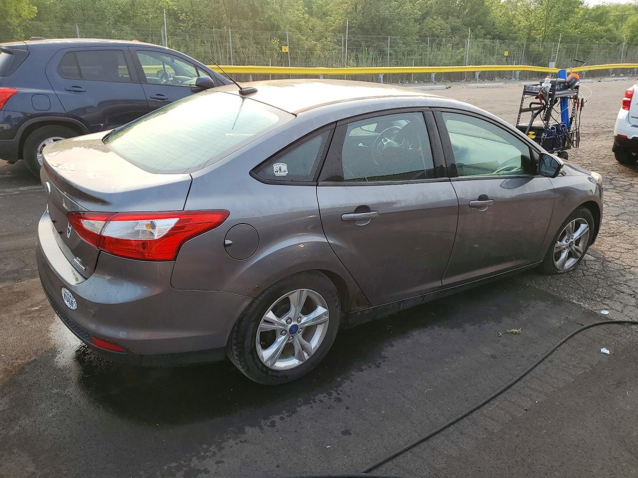 2014 Ford Focus Se Gray vin: 1FADP3F24EL117132