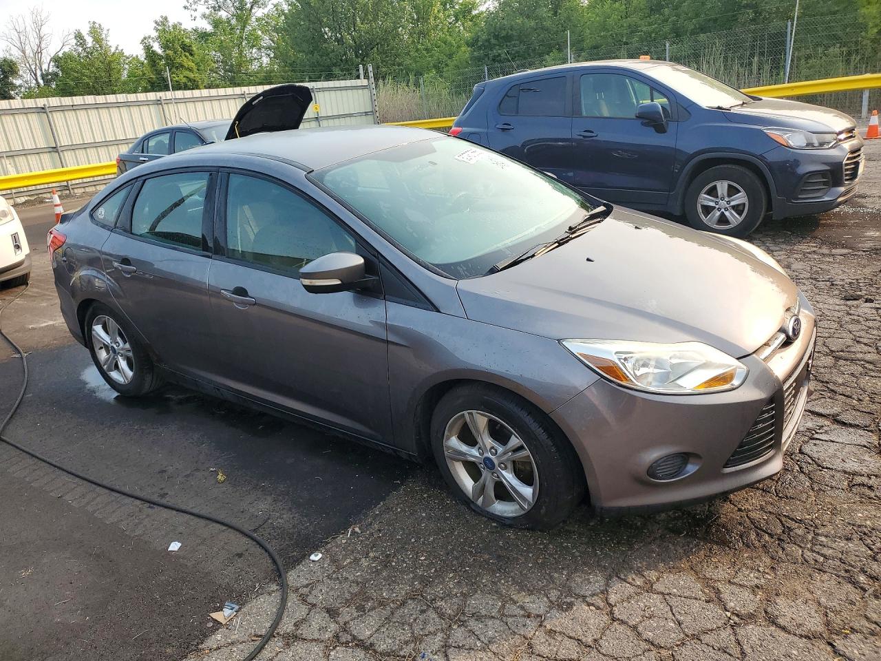 2014 Ford Focus Se Gray vin: 1FADP3F24EL117132