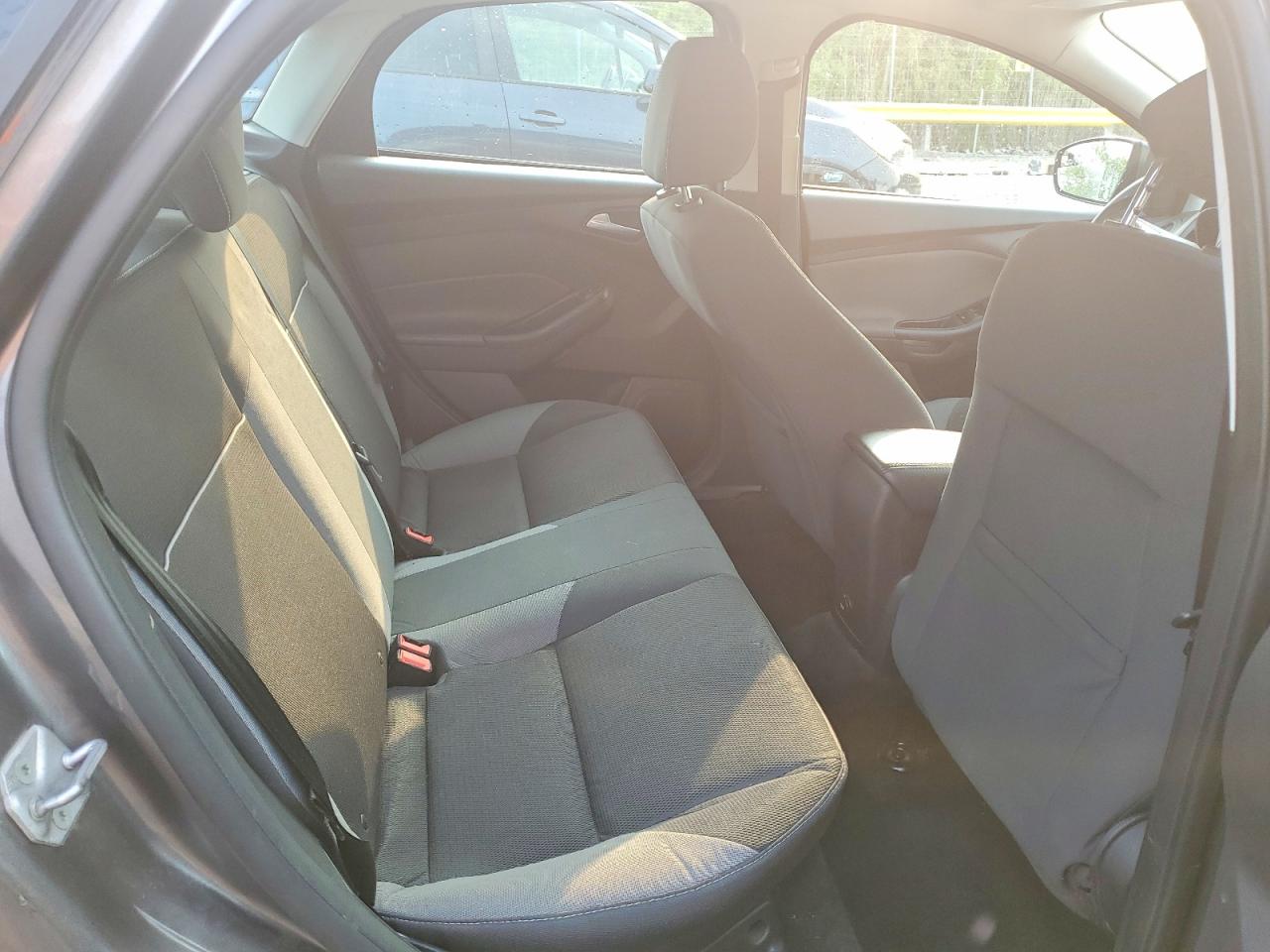 2014 Ford Focus Se Gray vin: 1FADP3F24EL117132