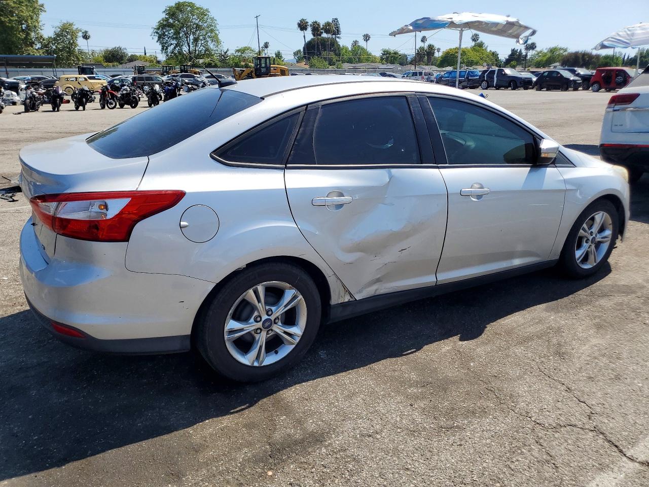2014 Ford Focus Se Серебряный vin: 1FADP3F24EL171286