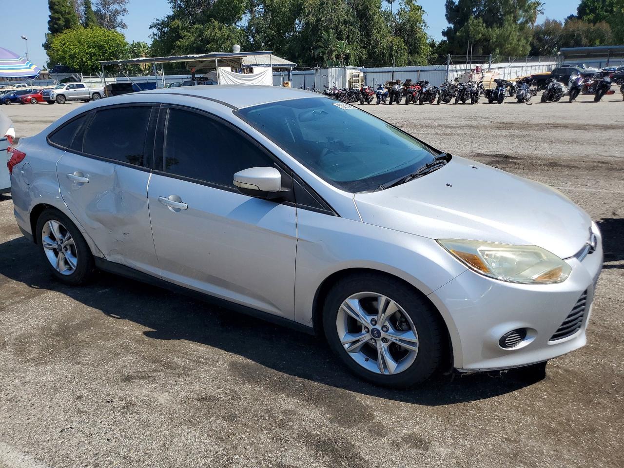 2014 Ford Focus Se Серебряный vin: 1FADP3F24EL171286