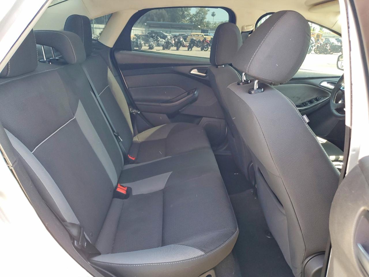 2014 Ford Focus Se Серебряный vin: 1FADP3F24EL171286