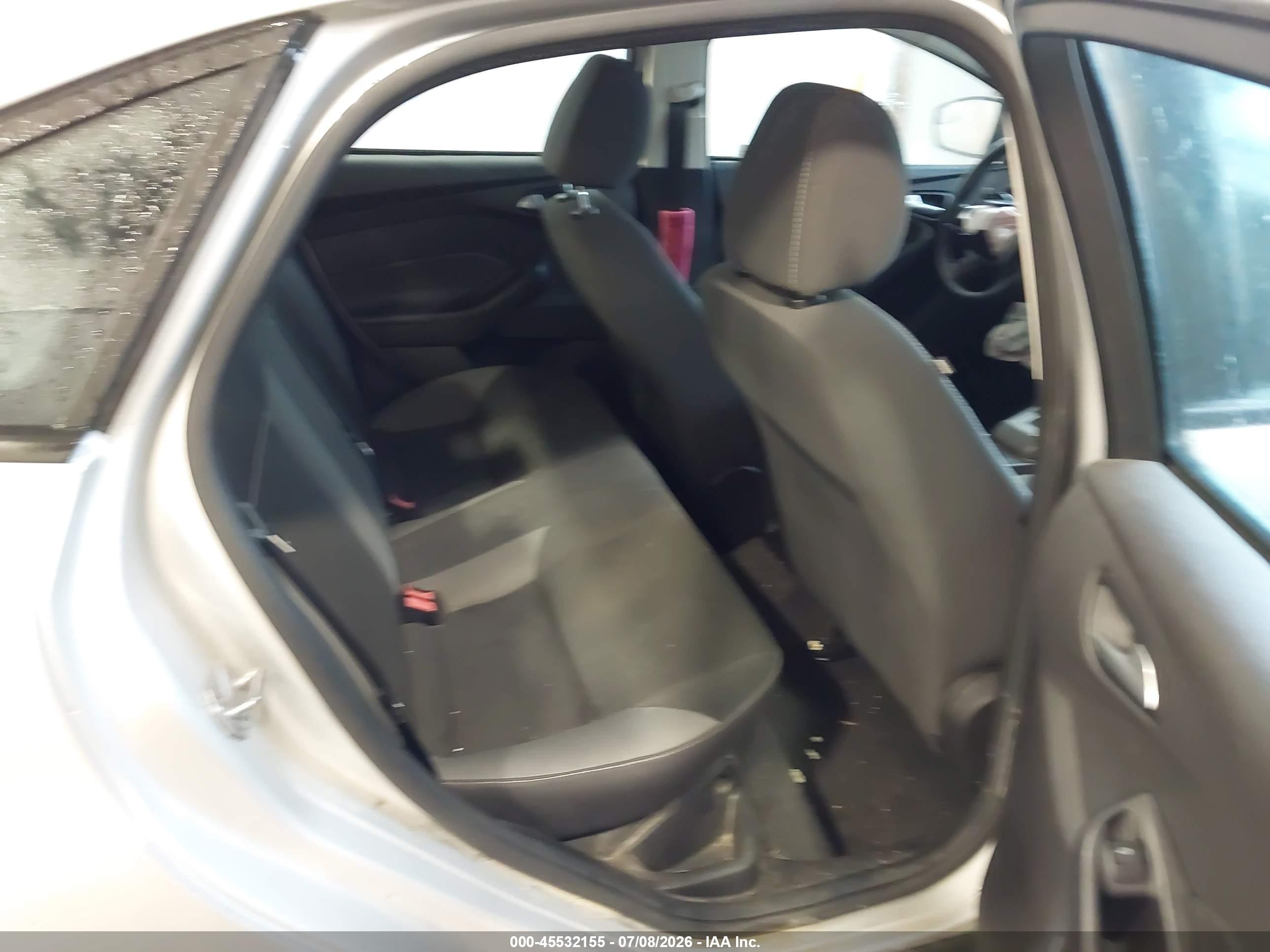 2014 Ford Focus Se Серебряный vin: 1FADP3F24EL195376